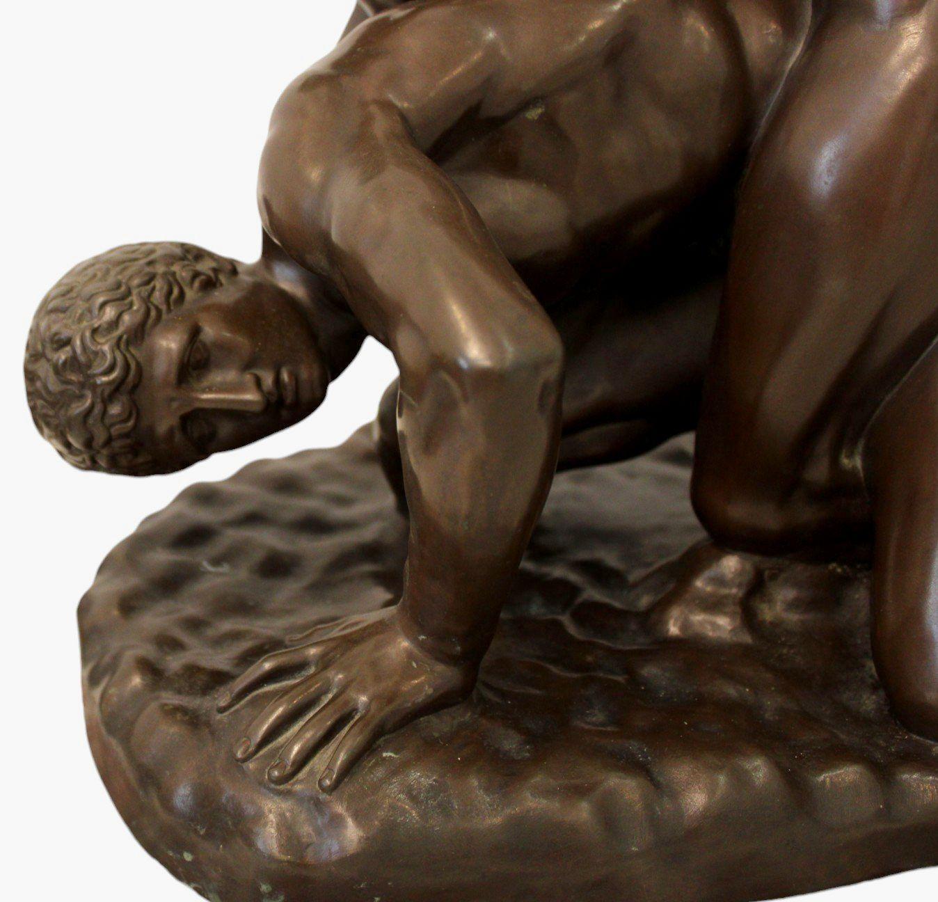 Luchadores. Bronce patinado, h 39 cm + 4 cm pedestal, an 46 cm l 27 cm en venta 7