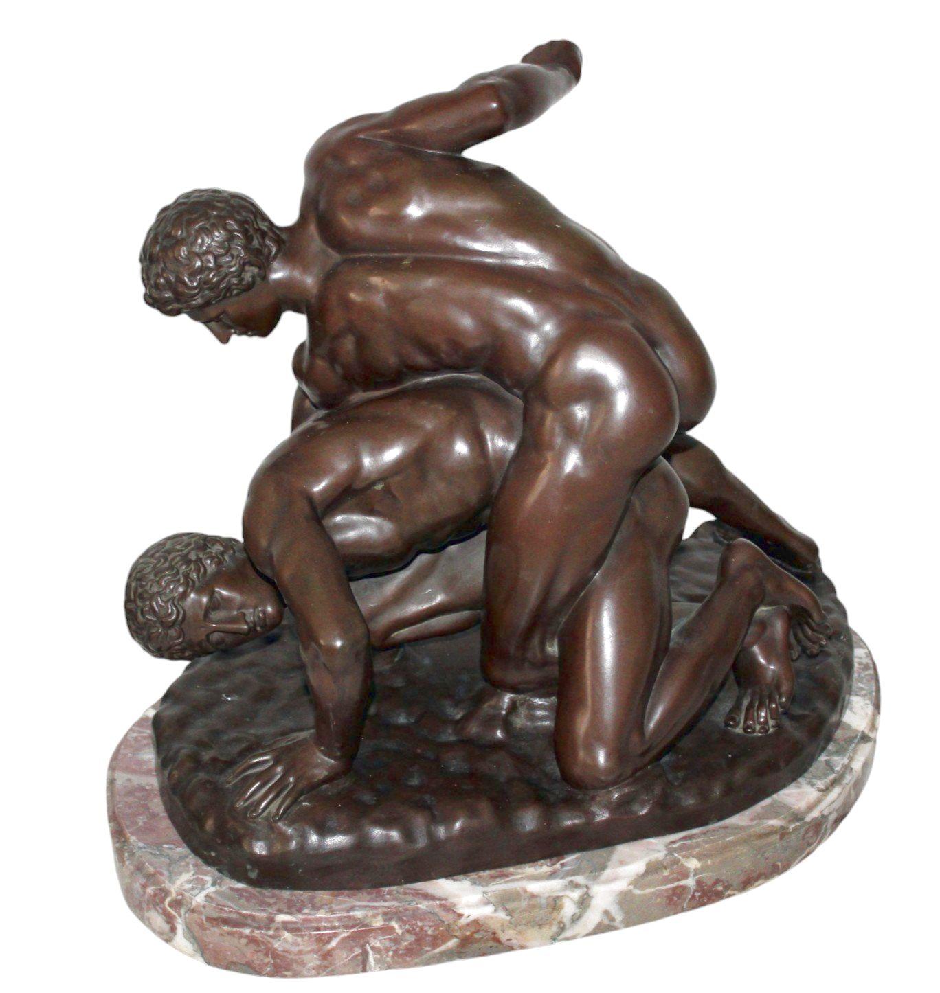 Luchadores. Bronce patinado, h 39 cm + 4 cm pedestal, an 46 cm l 27 cm en venta 6