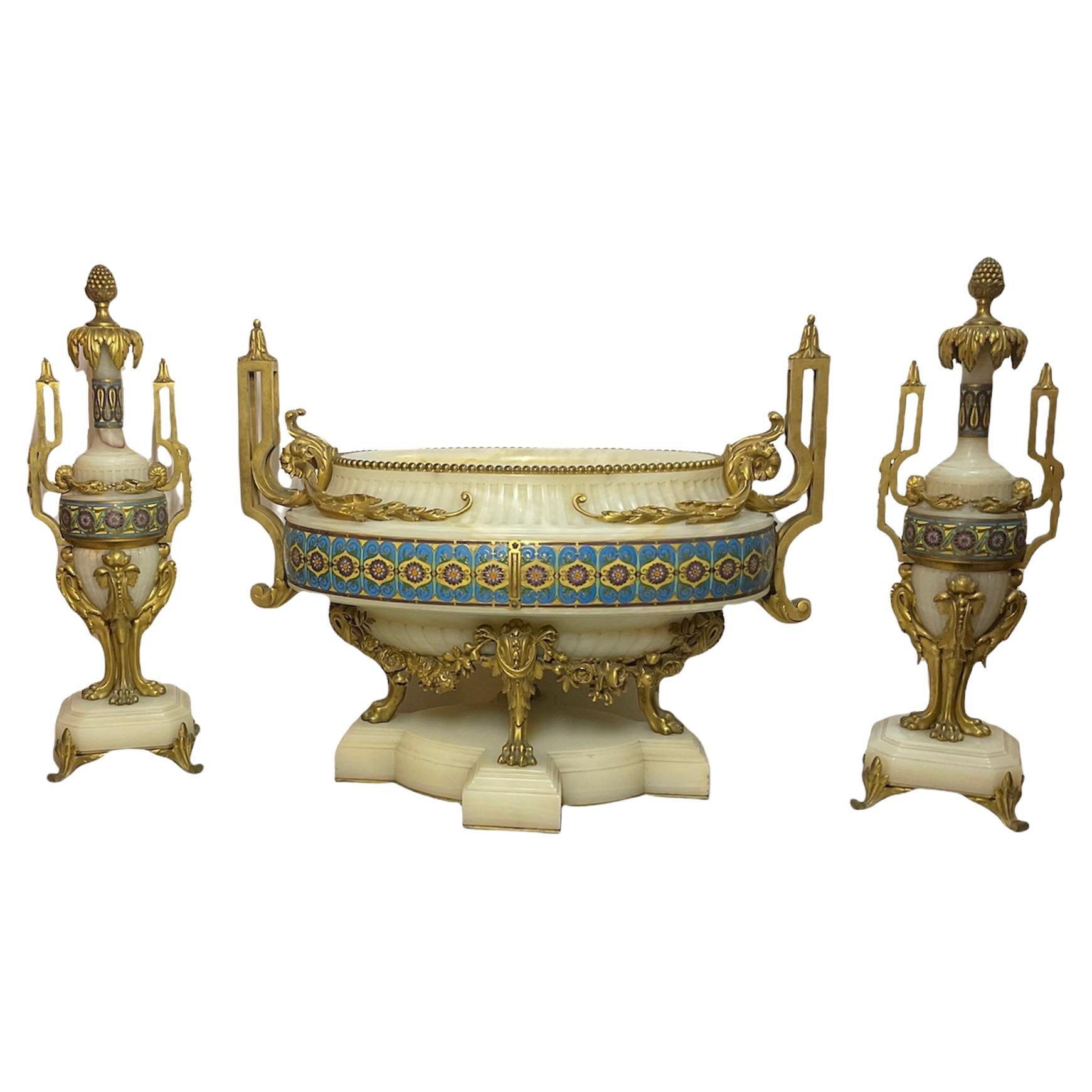 Ferdinand Barbedienne Set di gioielli in bronzo dorato e onice a forma di campione