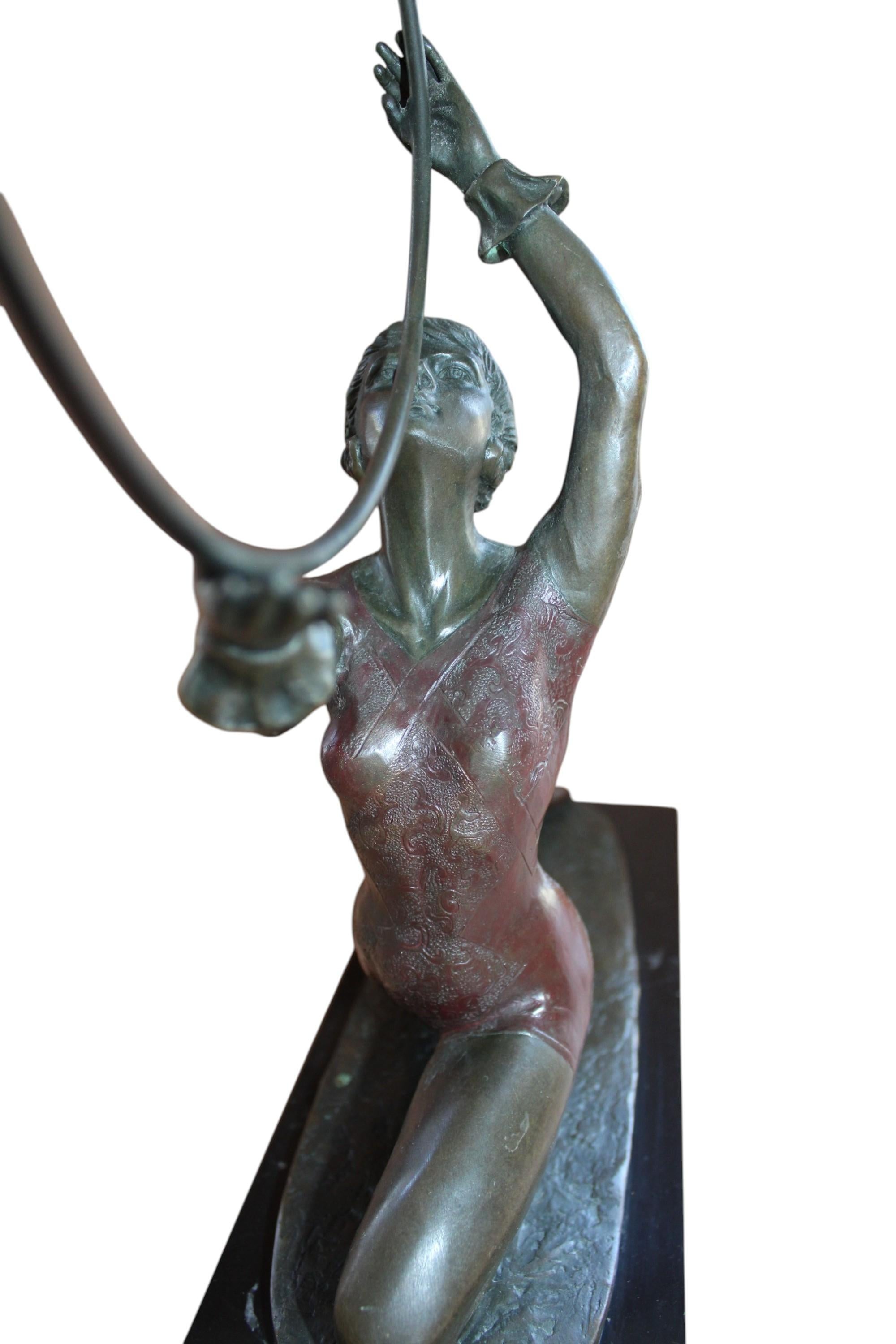 Danseuse, bronze, 40x46x12 cm - Réalisme Sculpture par Ferdinand Preiss