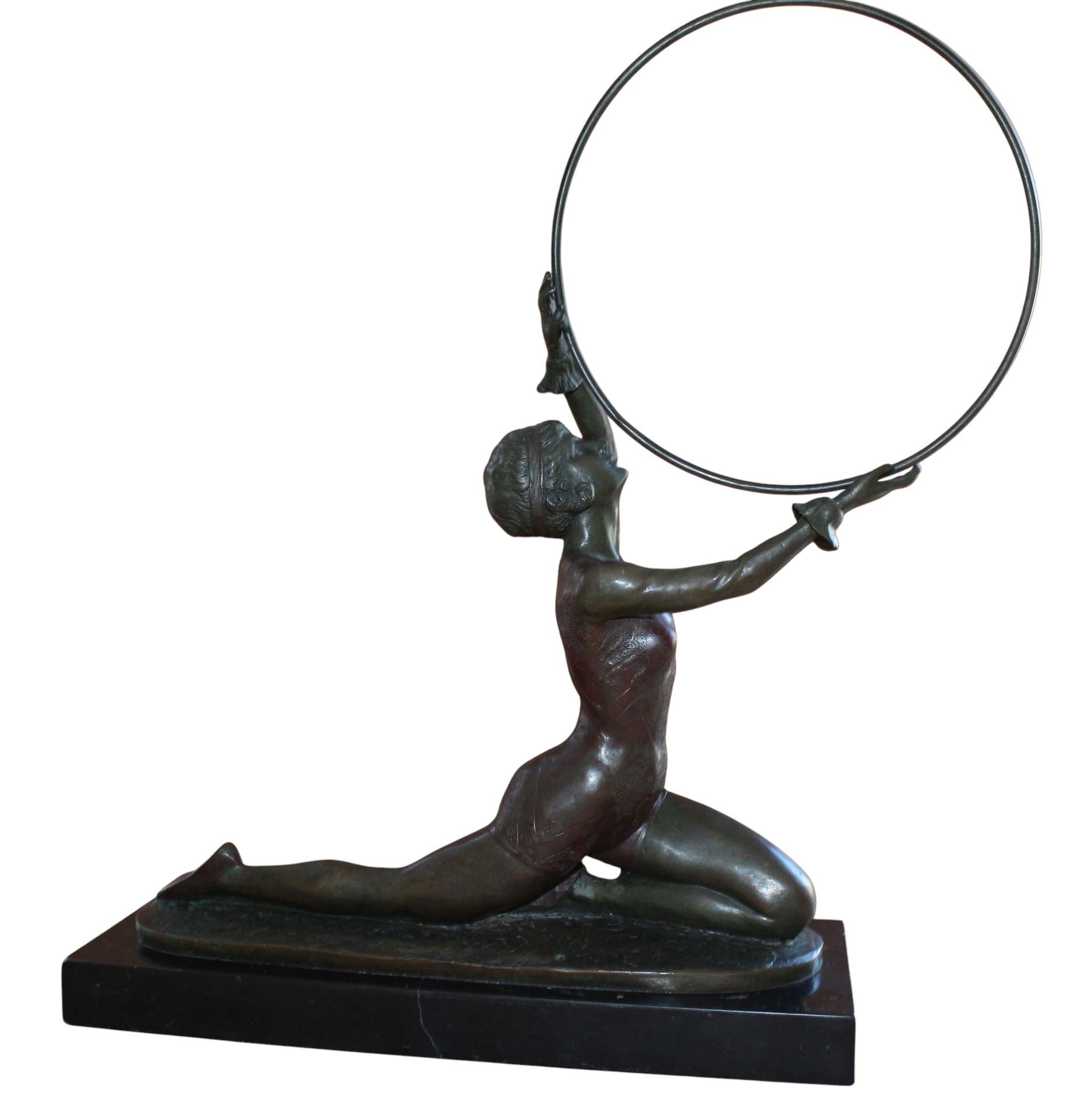 Danseuse, bronze, 40x46x12 cm - Or Figurative Sculpture par Ferdinand Preiss