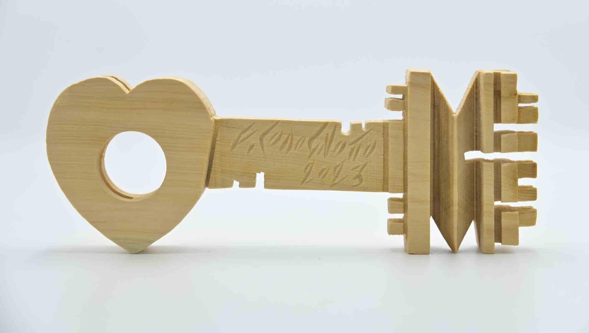 La clé du cœur - Sculpture en bois de Ferdinando Codognotto - 2023 en vente 1