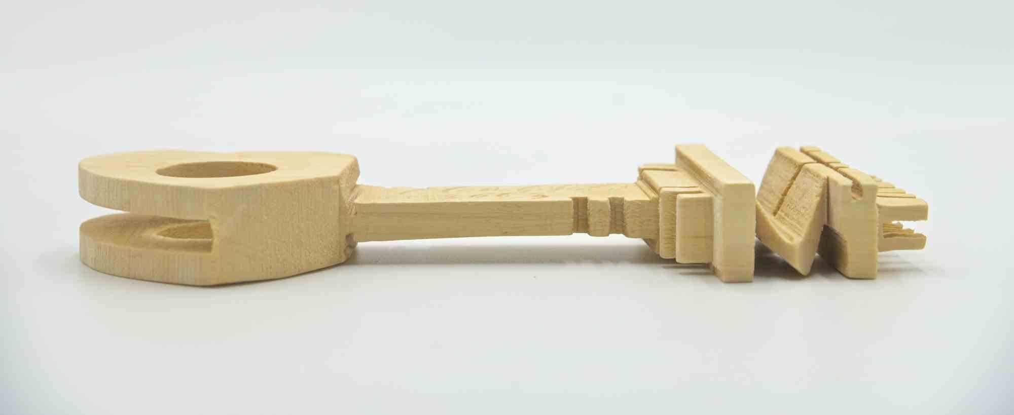 La chiave del cuore - Scultura in legno di Ferdinando Codognotto - 2023 in vendita 3