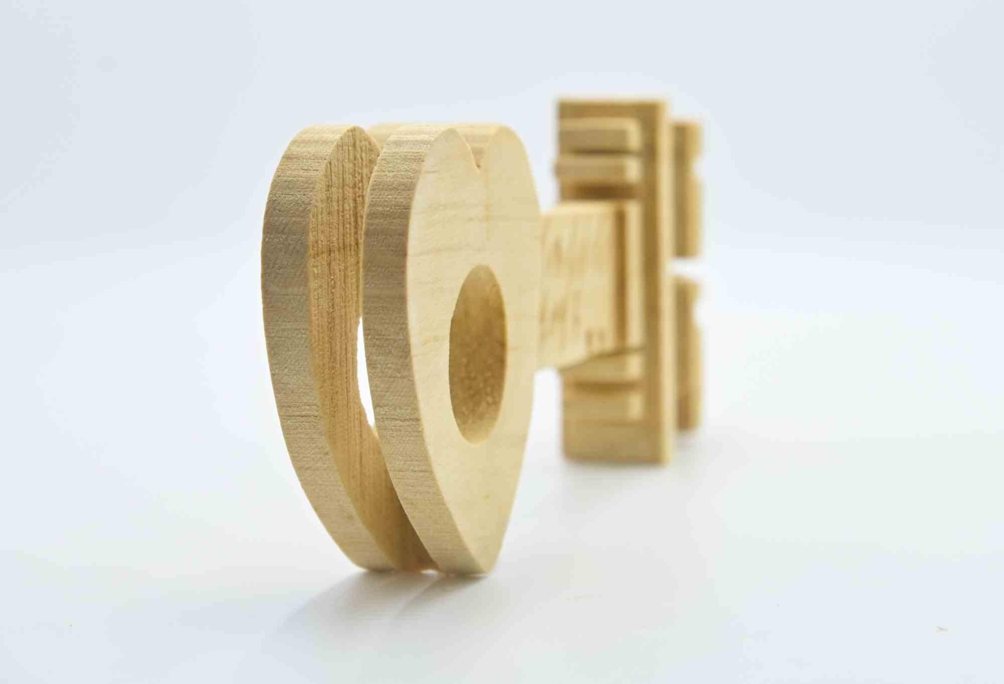 La chiave del cuore - Scultura in legno di Ferdinando Codognotto - 2023 in vendita 4