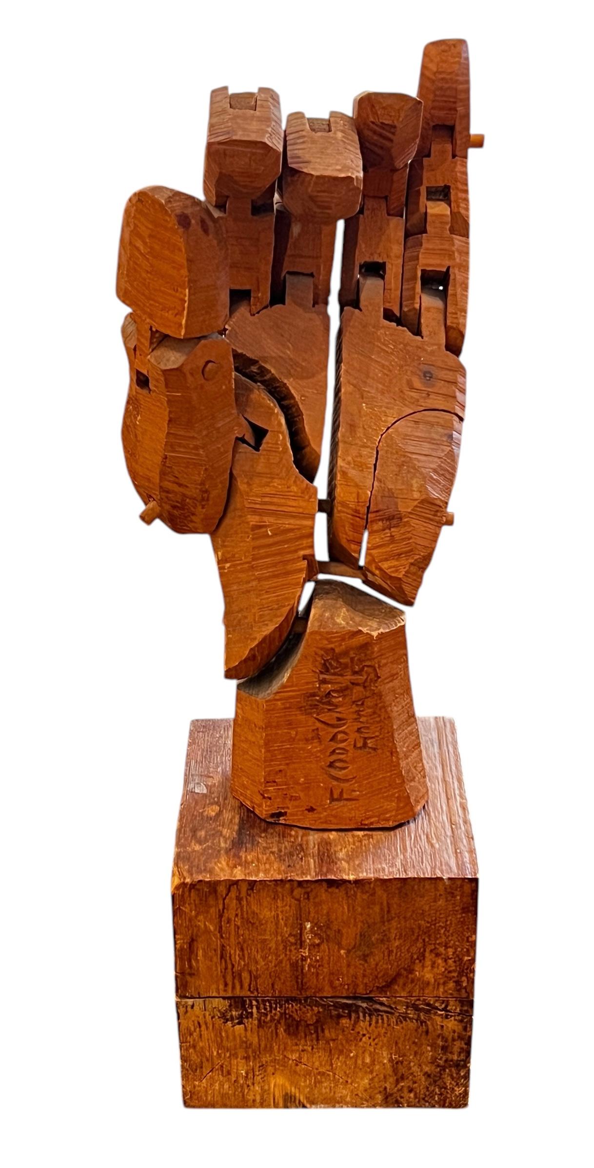 Scultura a mano in legno di Ferdinando Codognotto, Roma, 2015.  

Scolpito con maestria da quello che ci risulta essere il pino svizzero.  La mano poggia su un tassello alla base.  Le dita possono essere spostate nella posizione desiderata. Firma