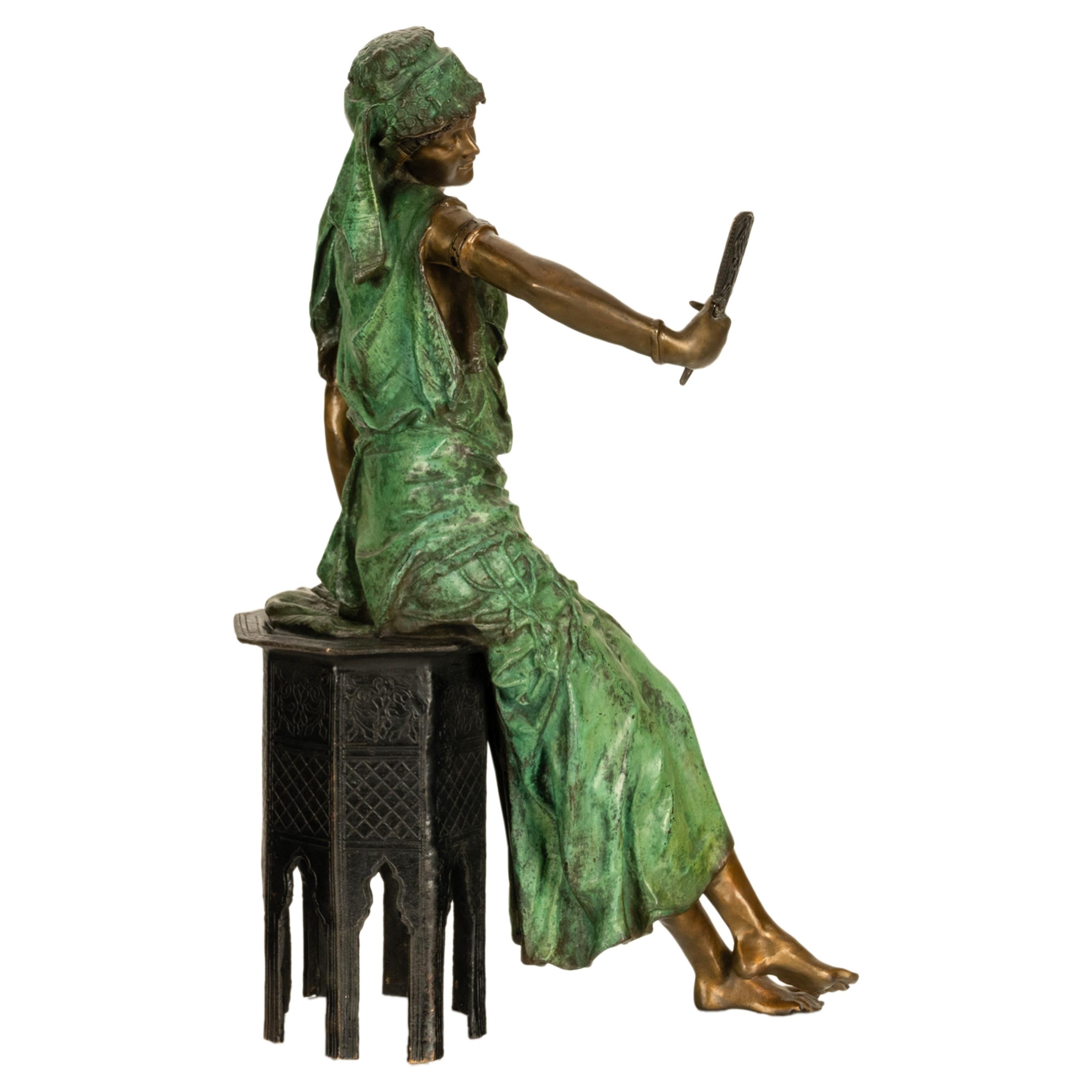 Antike italienische Jugendstil-Figur eines arabischen Mädchens aus kalt bemalter Bronze, 1900 (Gold), Figurative Sculpture, von Ferdinando De Luca