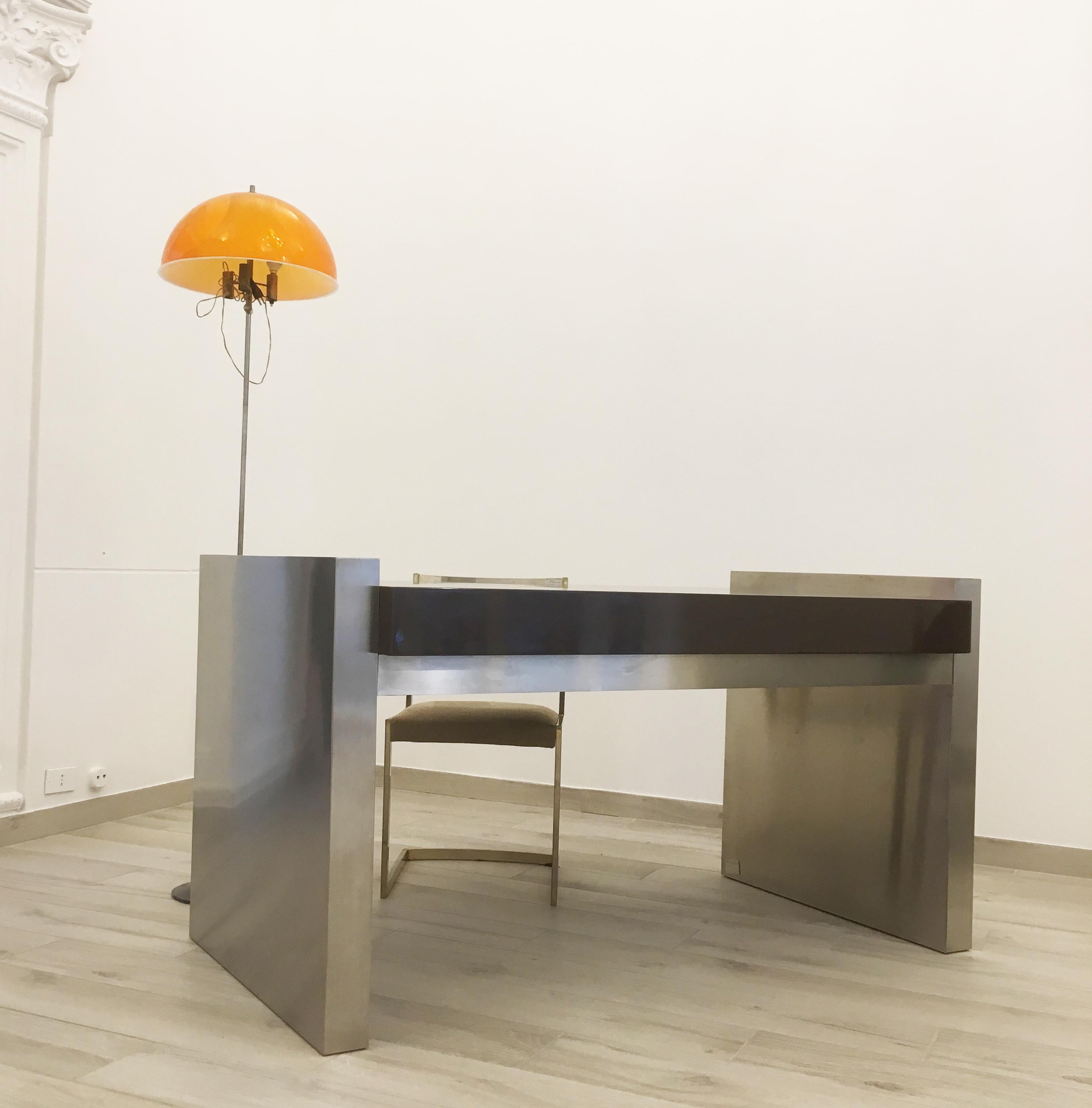 Large and important desk, stainless steel structure and brown lacquered top, with three drawers. Signed Ferdinando Loffredo.