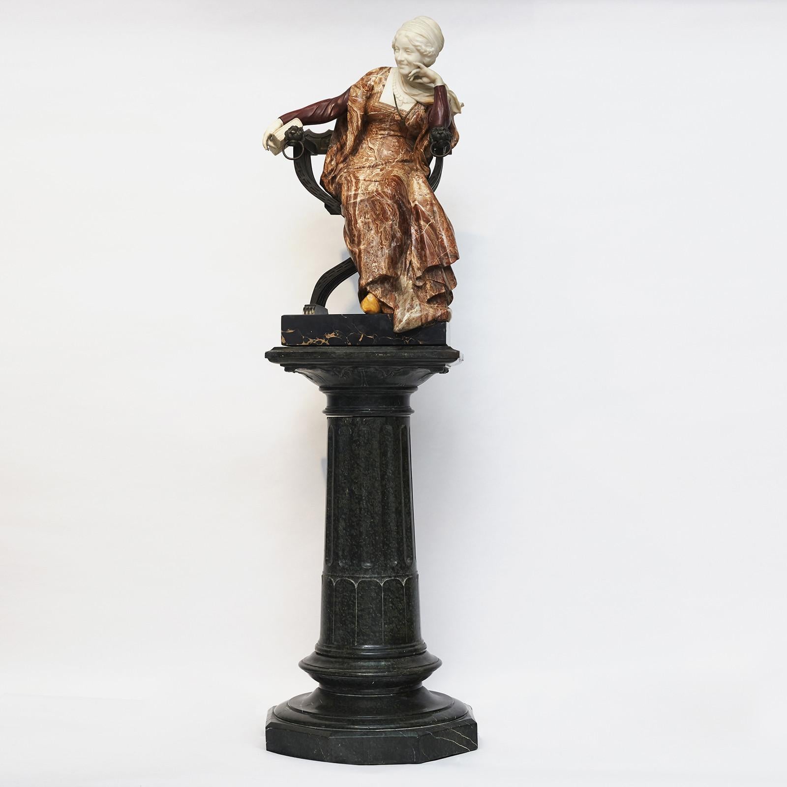Sculpture en marbre représentant une femme assise sur un piédestal de Ferdinando Vichi Bon état - En vente à Kastrup, DK