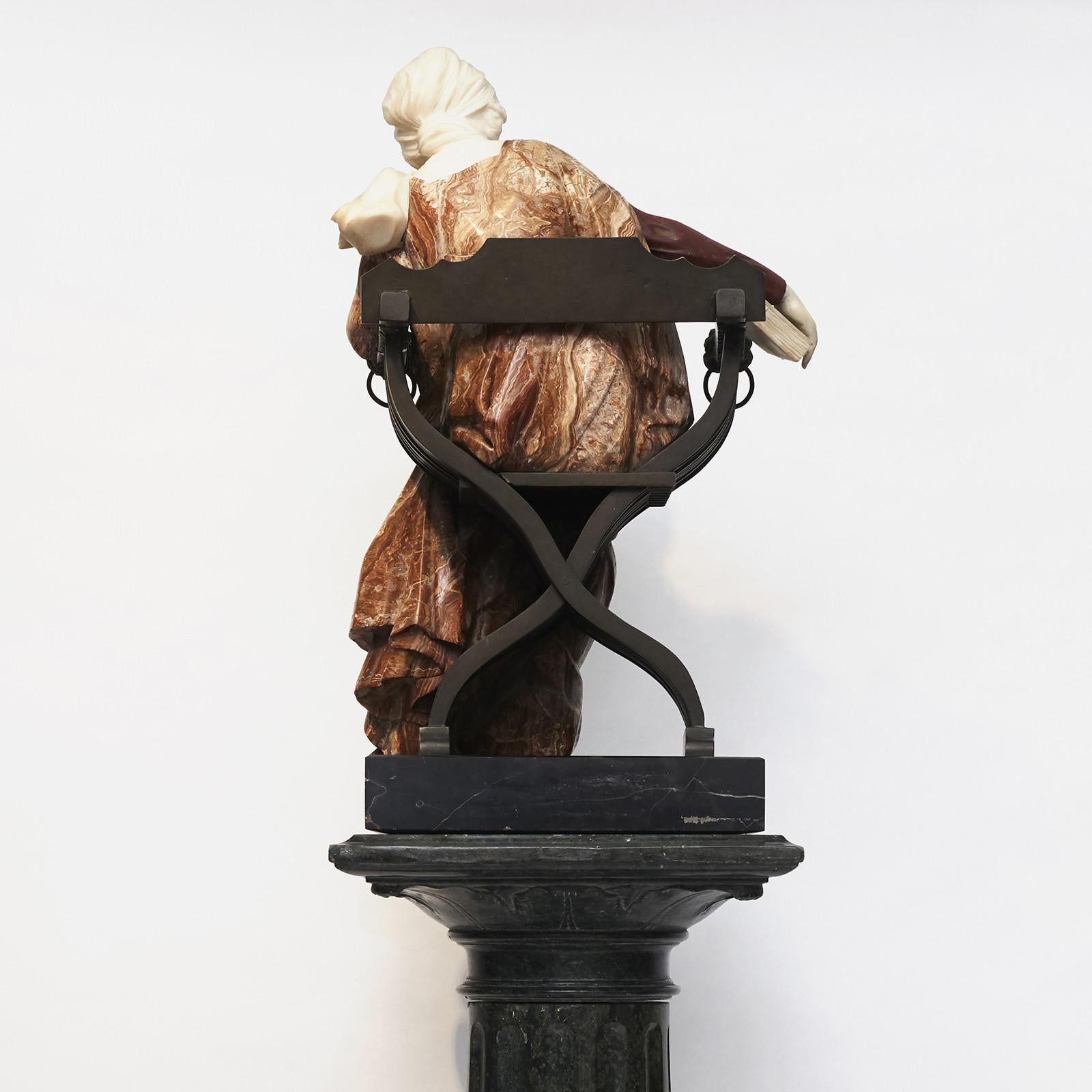 20th Century Ferdinando Vichi Marble Sculpture Sitting Woman On Pedestal For Sale