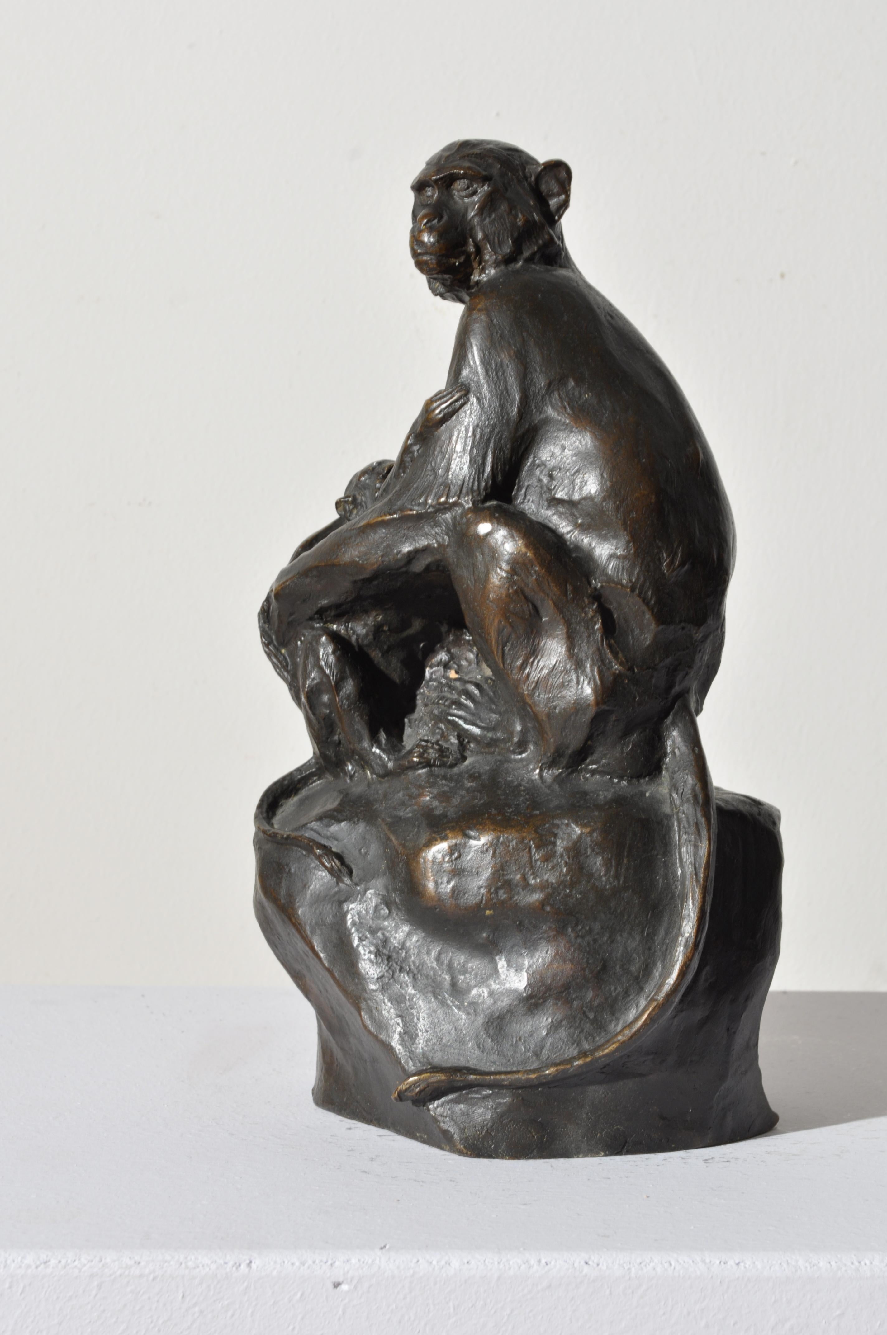 Macaques - Sculpture by Ferdinando Vichi