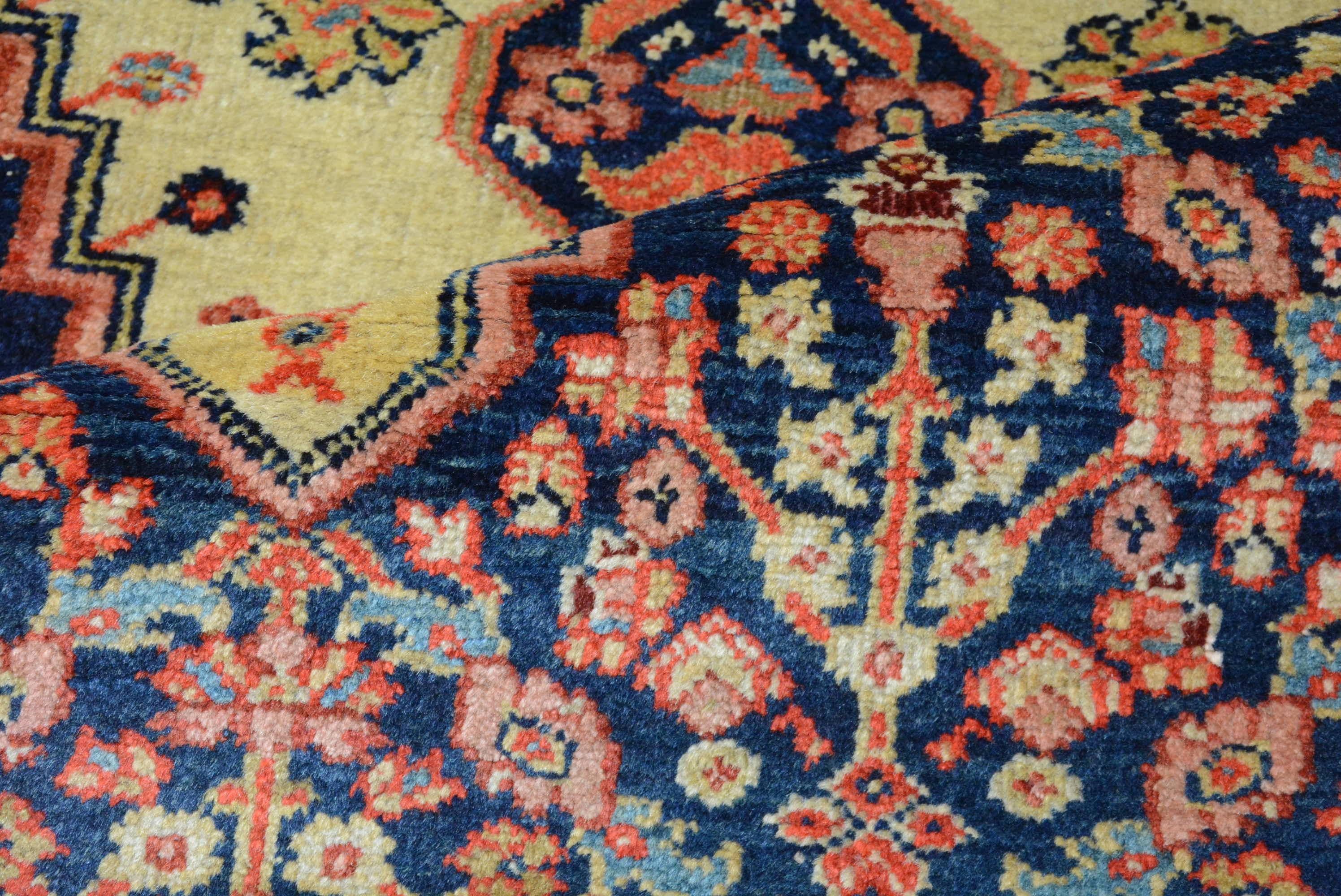 Fereghan Rug In Good Condition For Sale In Closter, NJ