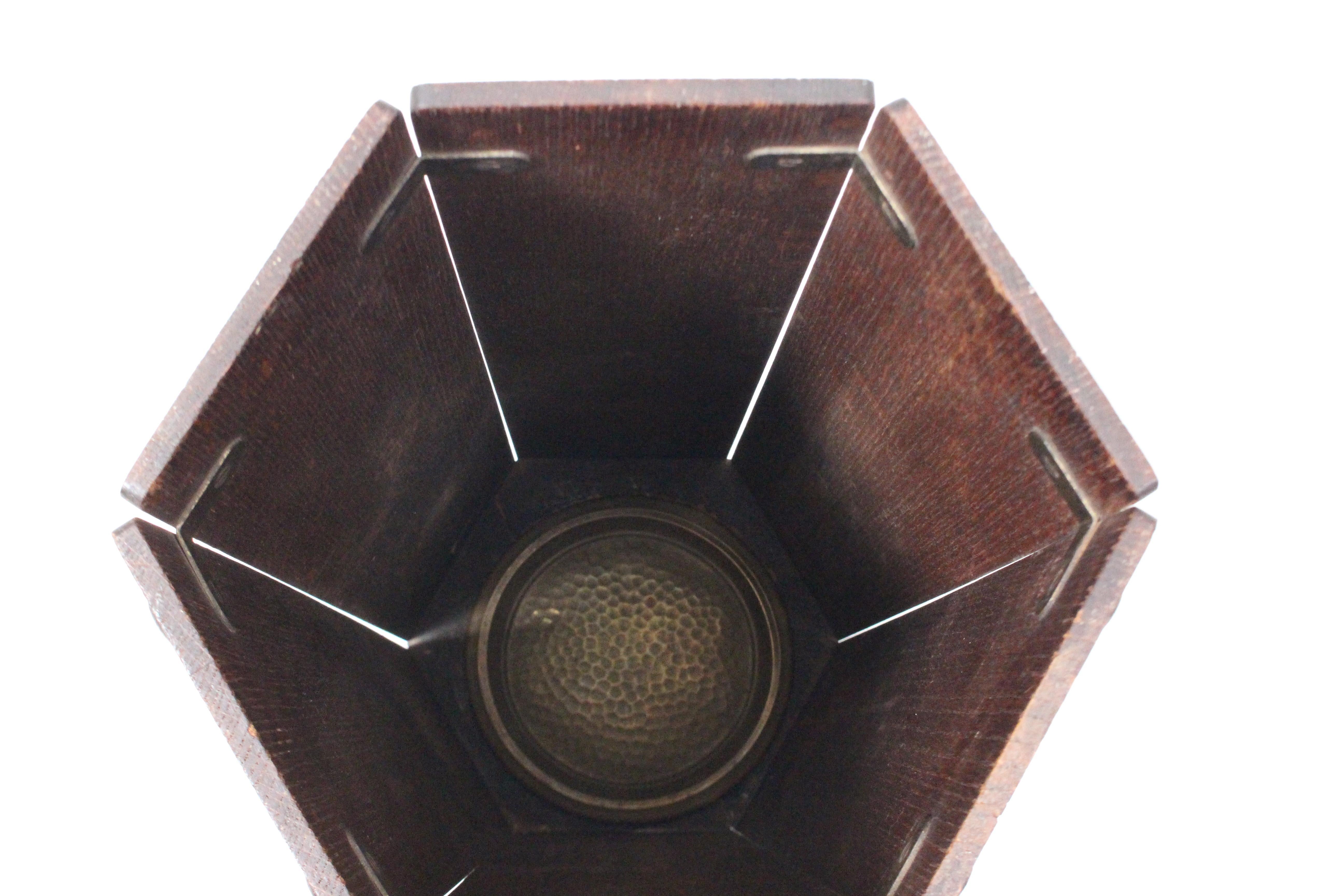 Ferguson Bros. Arts & Crafts Hexagonal Oak Umbrella Stand, Cane Stand, C. 1910 en venta 3