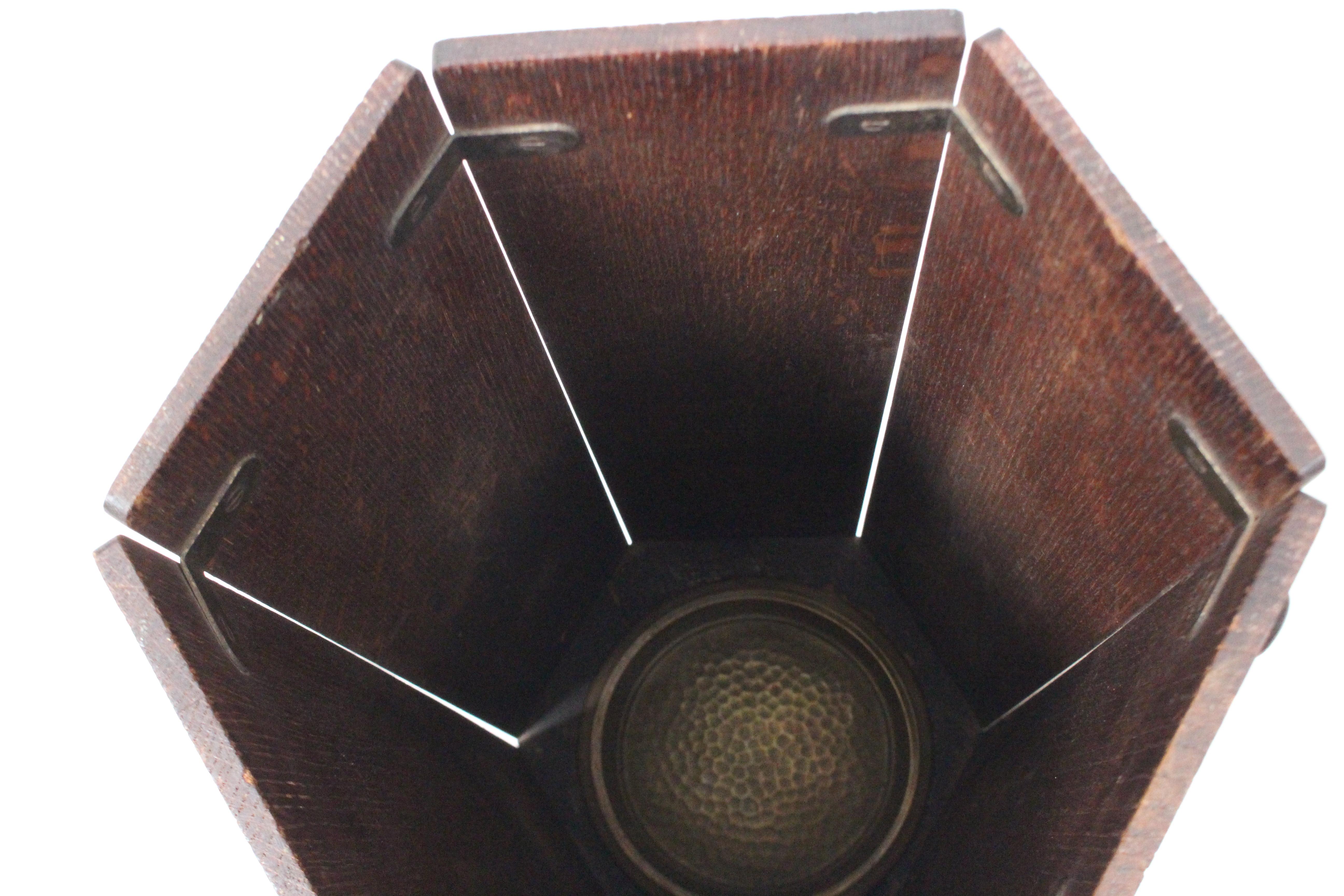 Ferguson Bros. Arts & Crafts Hexagonal Oak Umbrella Stand, Cane Stand, C. 1910 en venta 4
