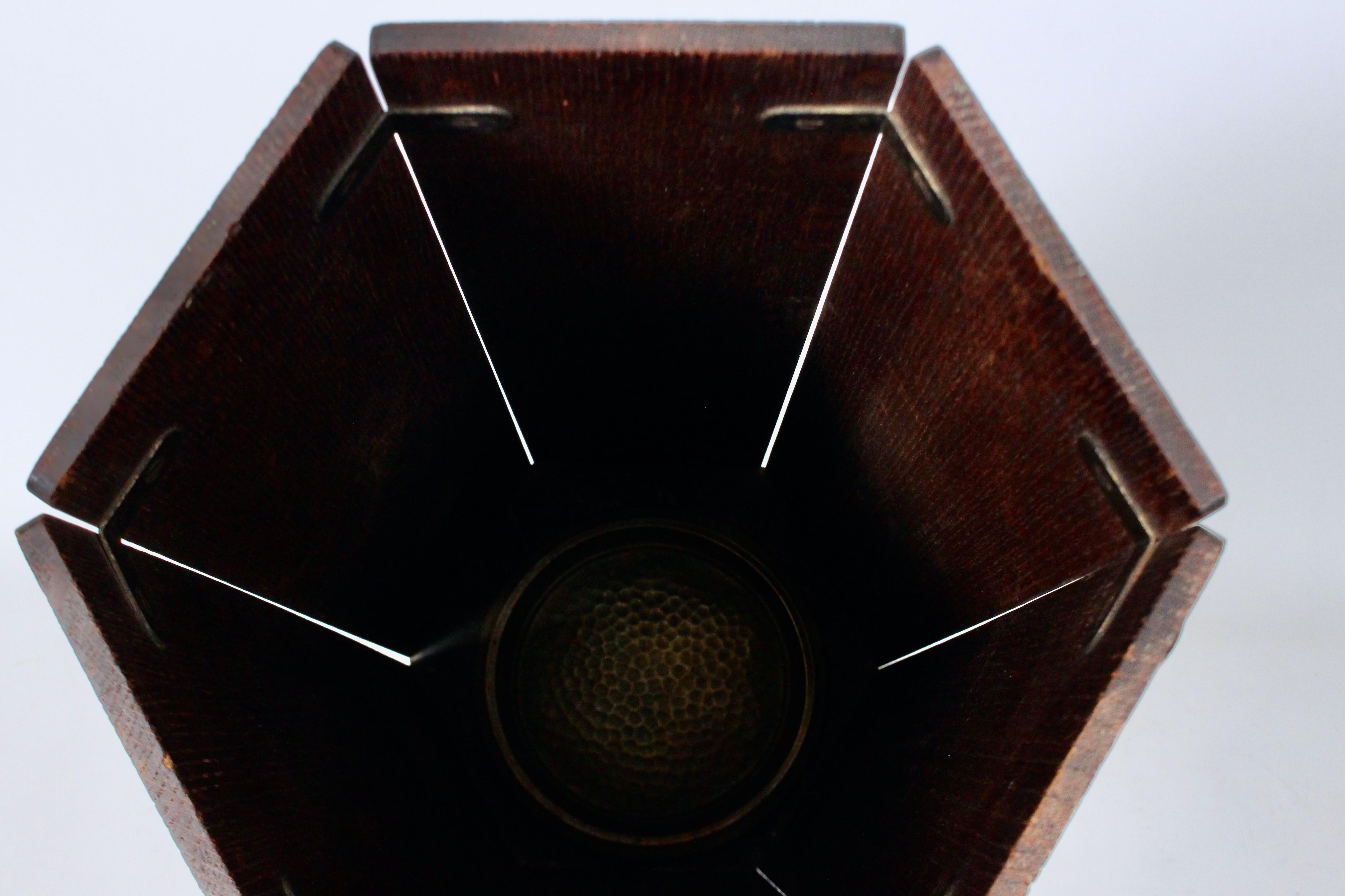 Ferguson Bros. Arts & Crafts Hexagonal Oak Umbrella Stand, Cane Stand, C. 1910 en venta 5