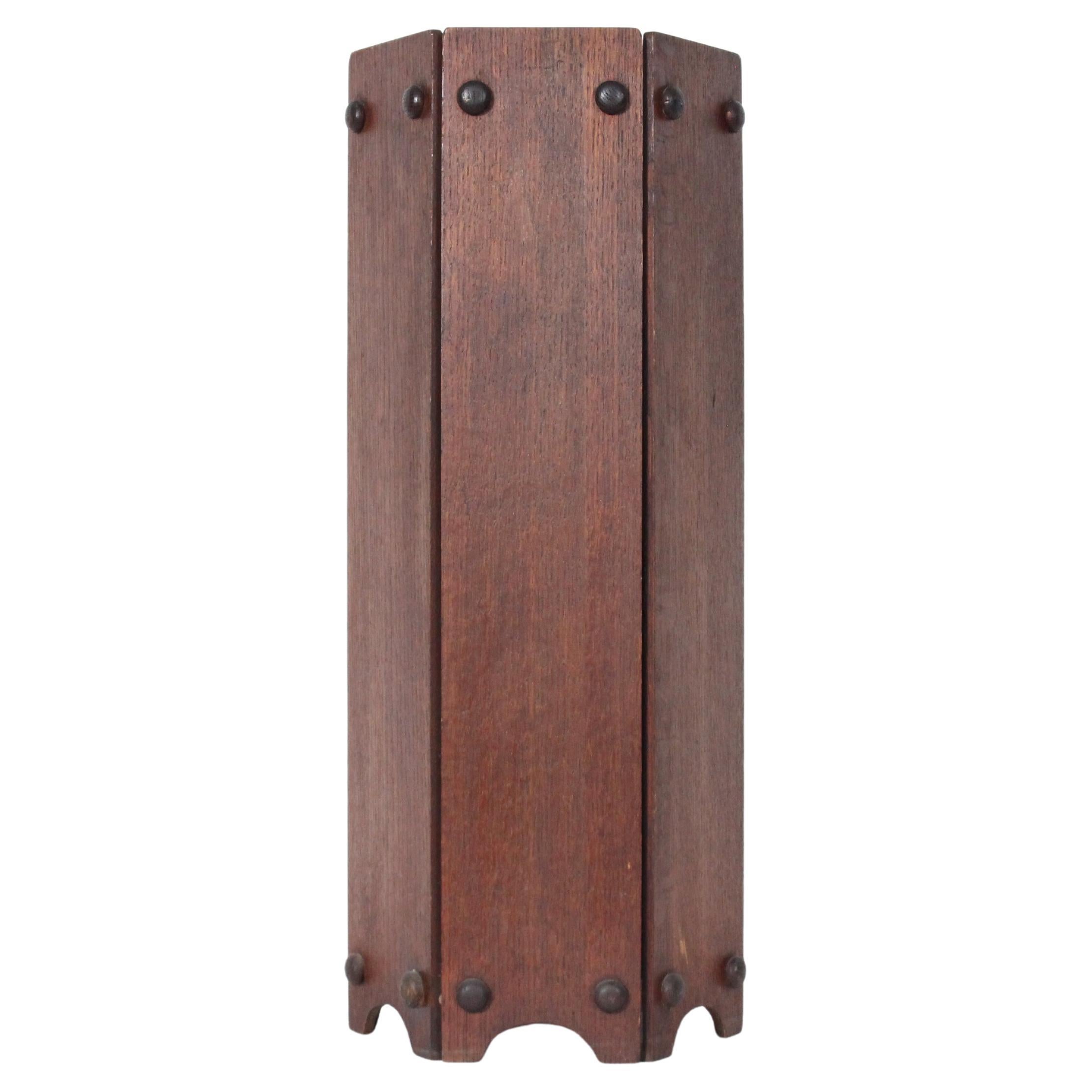 Ferguson Bros. Arts & Crafts Hexagonal Oak Umbrella Stand, Cane Stand, C. 1910 en venta