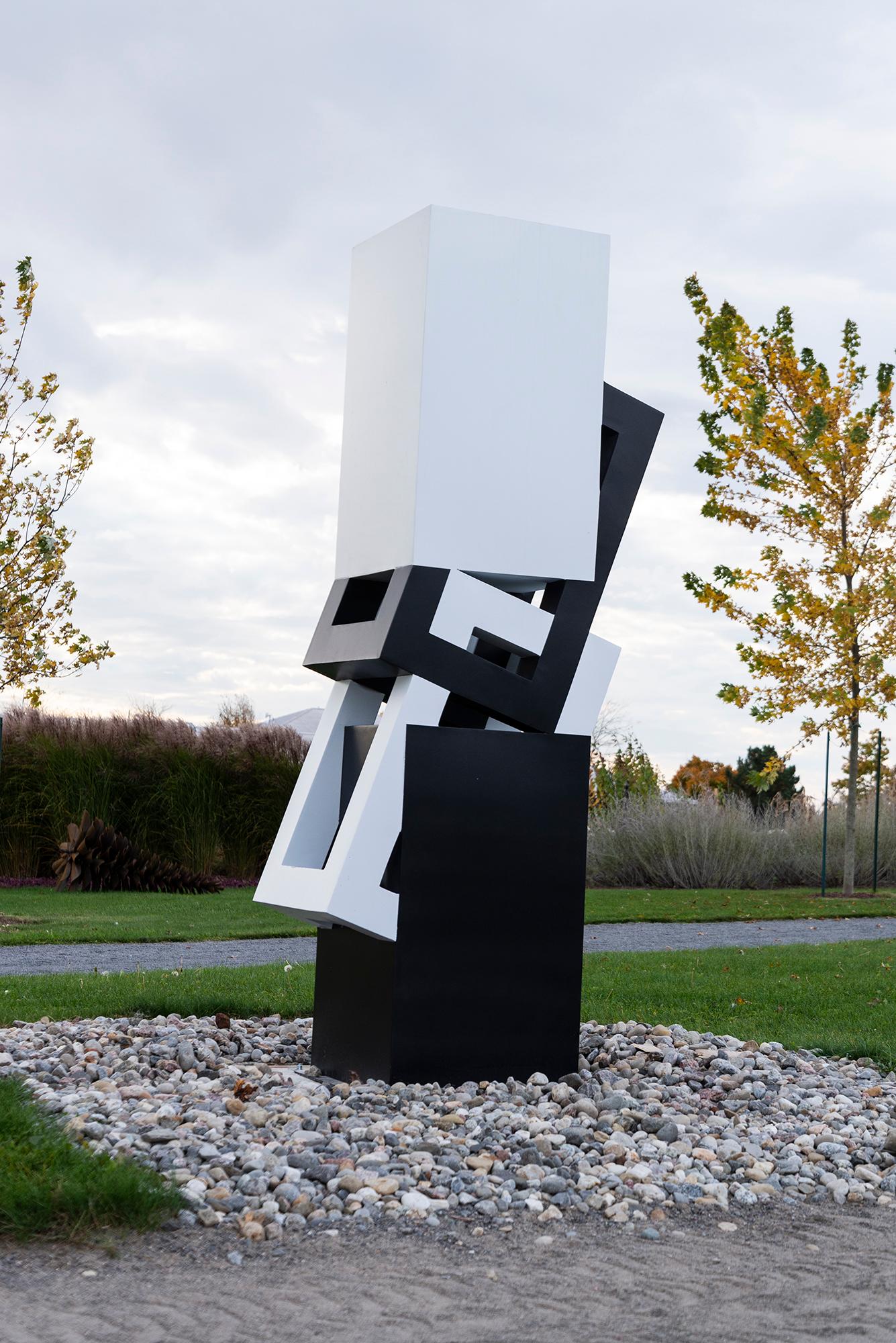 Paradox - negra, blanca, interior/exterior, contemporánea, escultura de acero inoxidable en venta 3