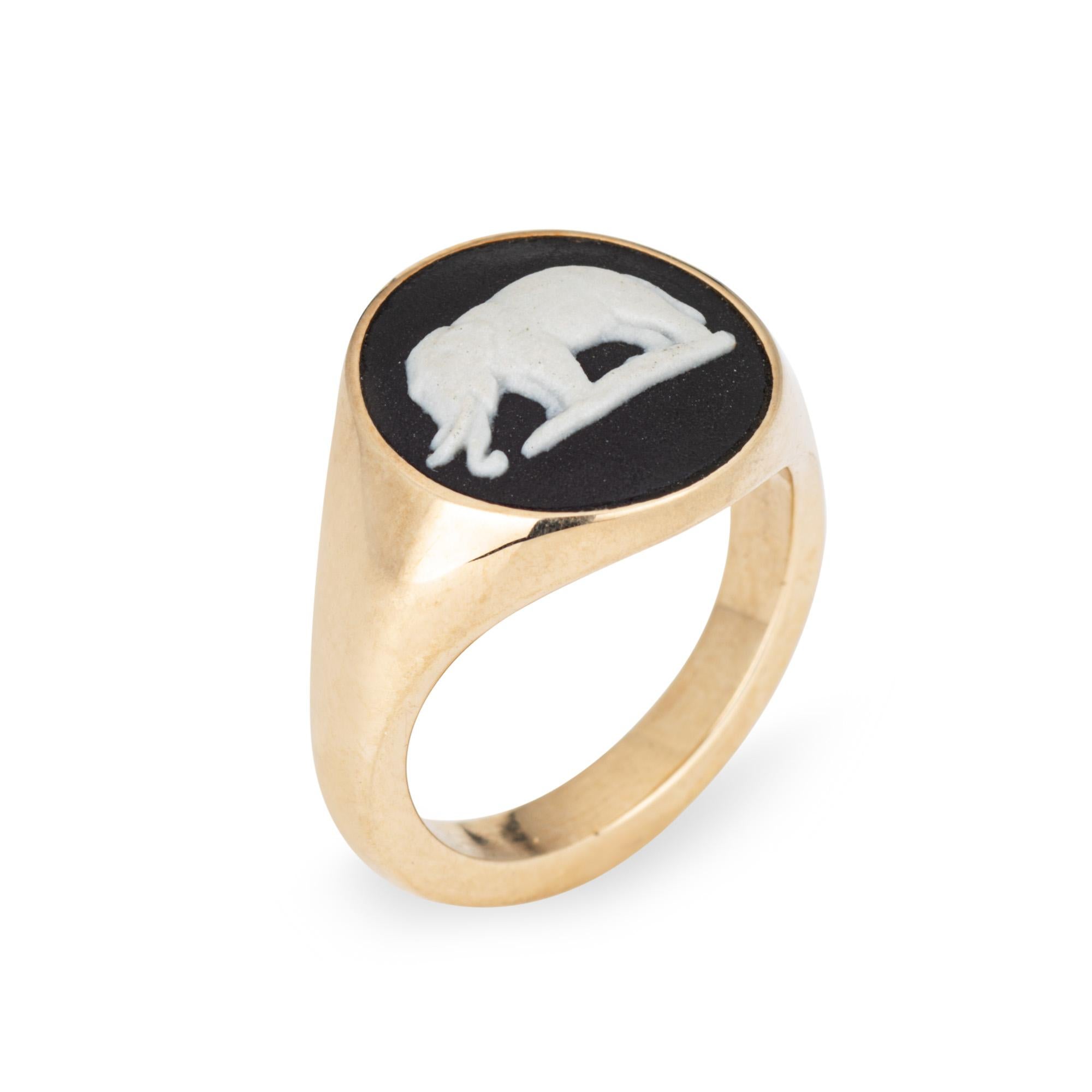 Stylish Ferian elephant signet ring crafted in 9 karat yellow gold. 

Wedgewood jasperware measures 13mm diameter (in very good condition and free of cracks or chips). 

Made in Hatton Garden, England by Ferian (Founded in 2017), the signet ring