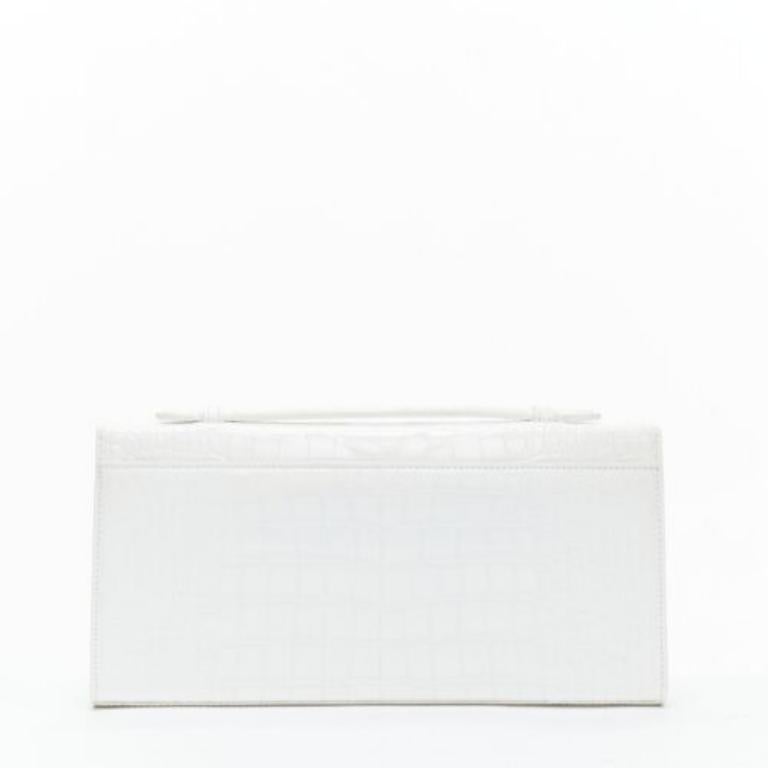 FERIDA YANG Pochette à long rabat sur mesure en cuir écaillé blanc mat avec boucle dorée Pour femmes en vente