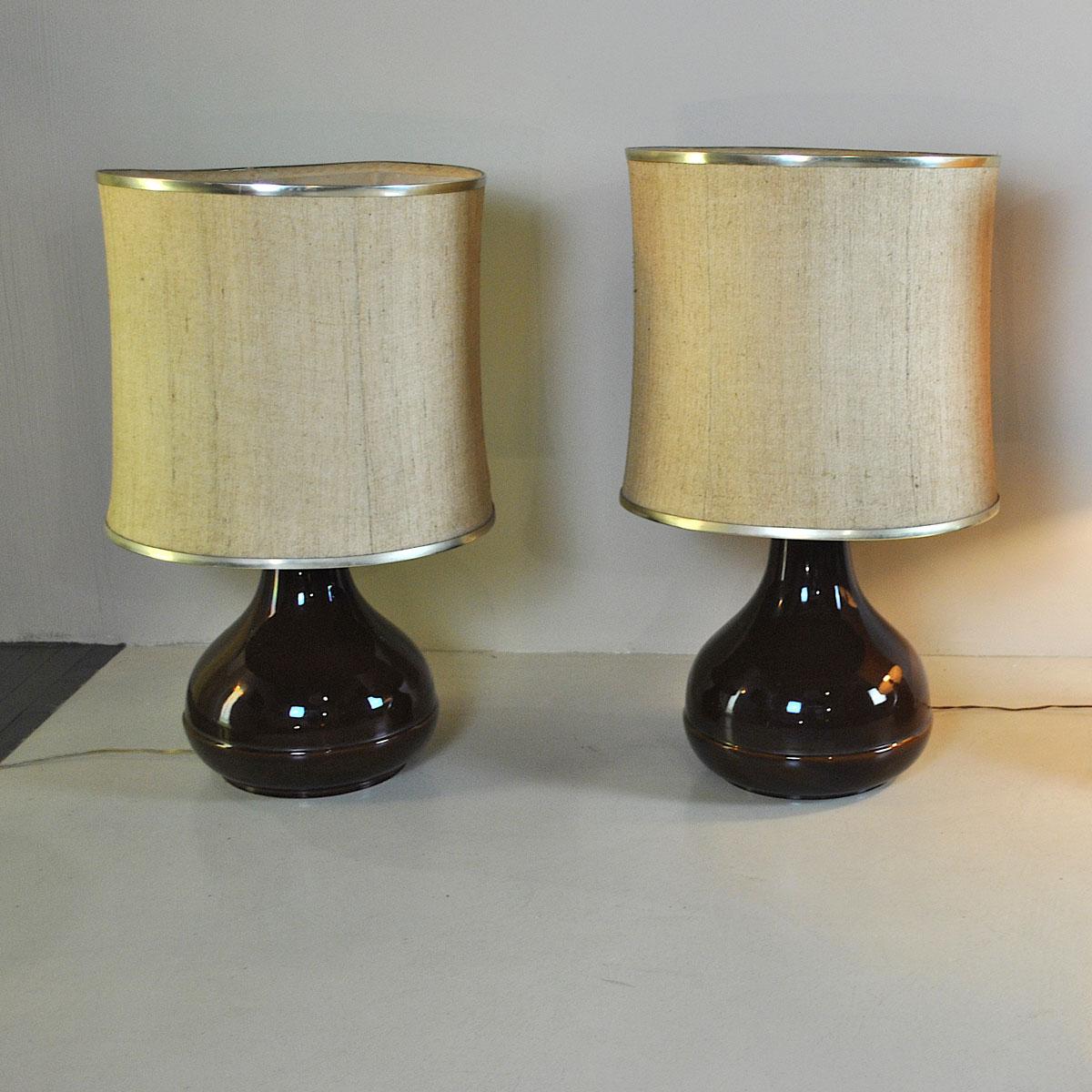 Ferlaro ceramic Italian midcentury table lamp from the 1960s

The lamp is sold without the lampshade in the picture, but it can be requested in the form, sizes and colors at will with an extra price.