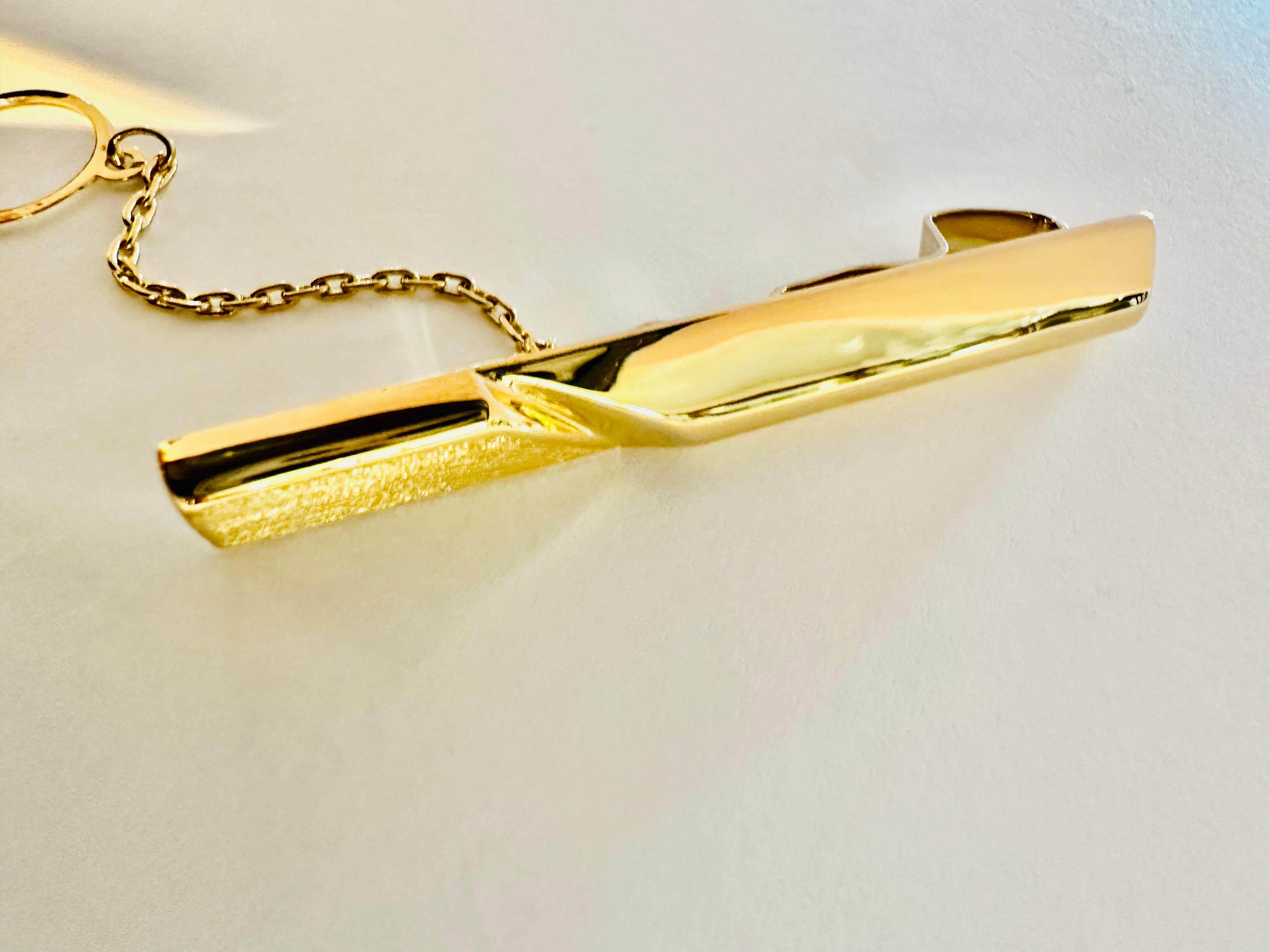 Krawattennadel aus 18kt Gold - Elegance (Zeitgenössisch) im Angebot