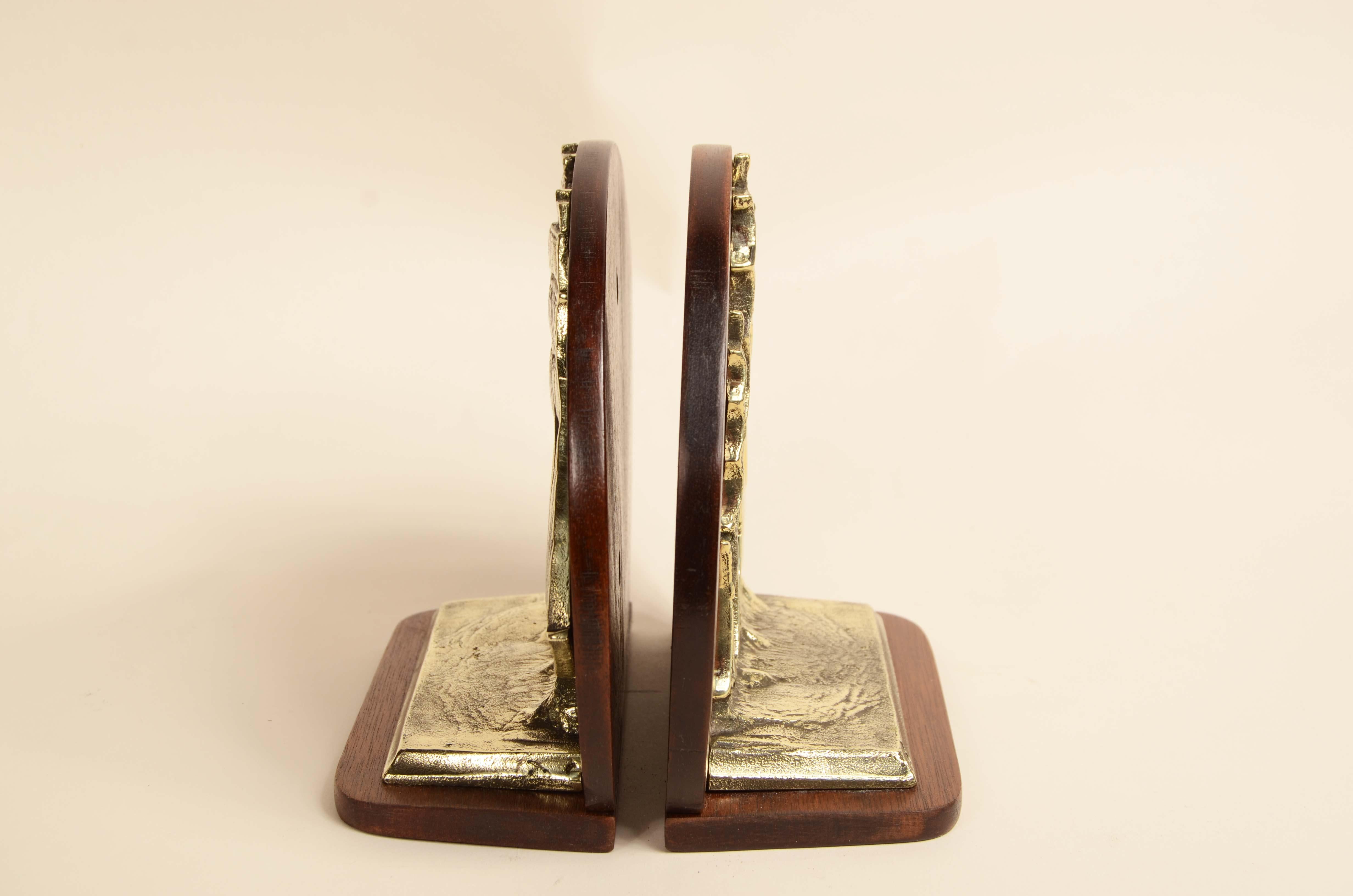 Sujetalibros de bronce fundido de principios del siglo XX que representa un bergantín inglés de pértiga en Bueno estado para la venta en Milan, IT