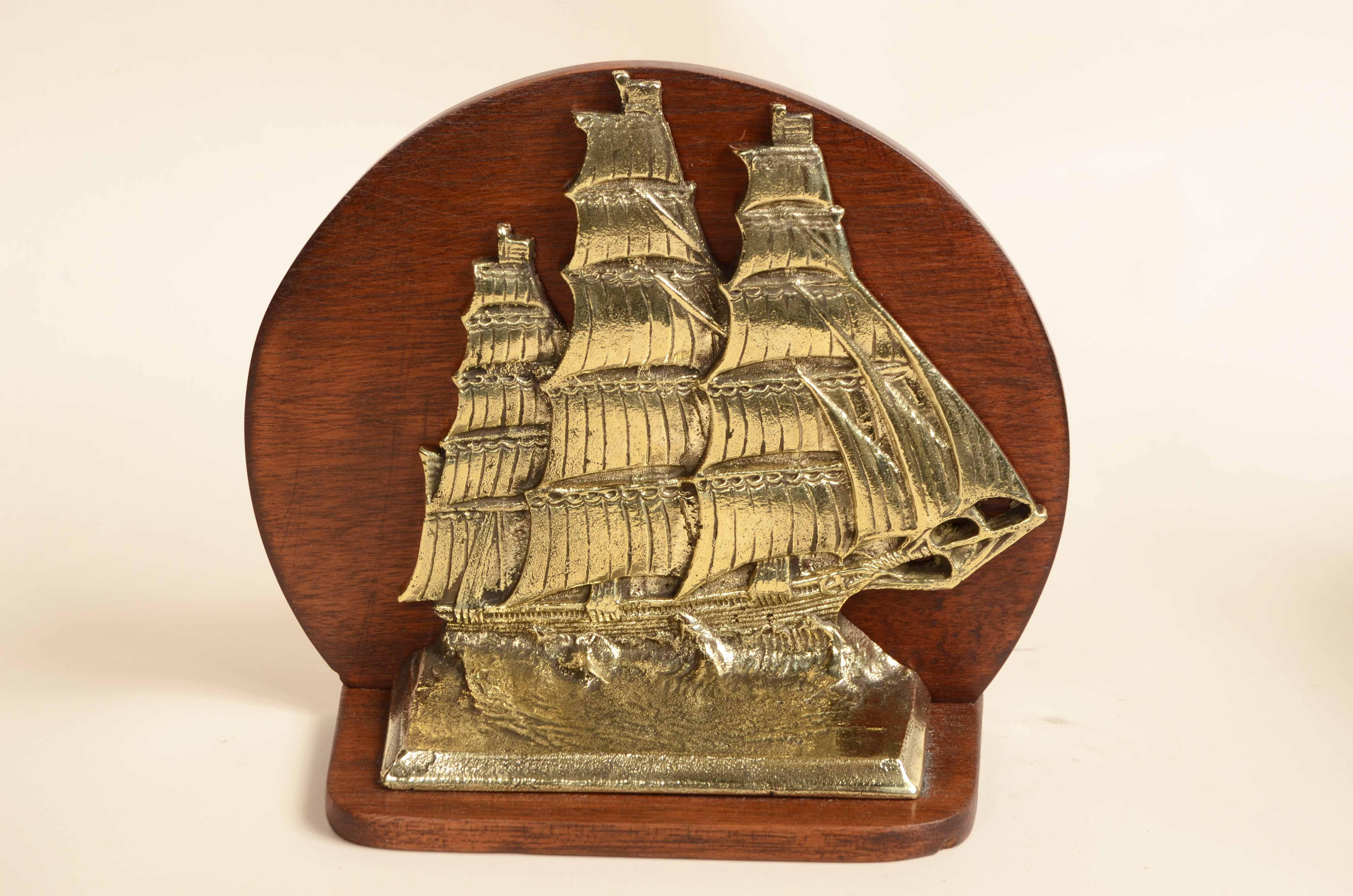 Sujetalibros de bronce fundido de principios del siglo XX que representa un bergantín inglés de pértiga 20th Century en venta