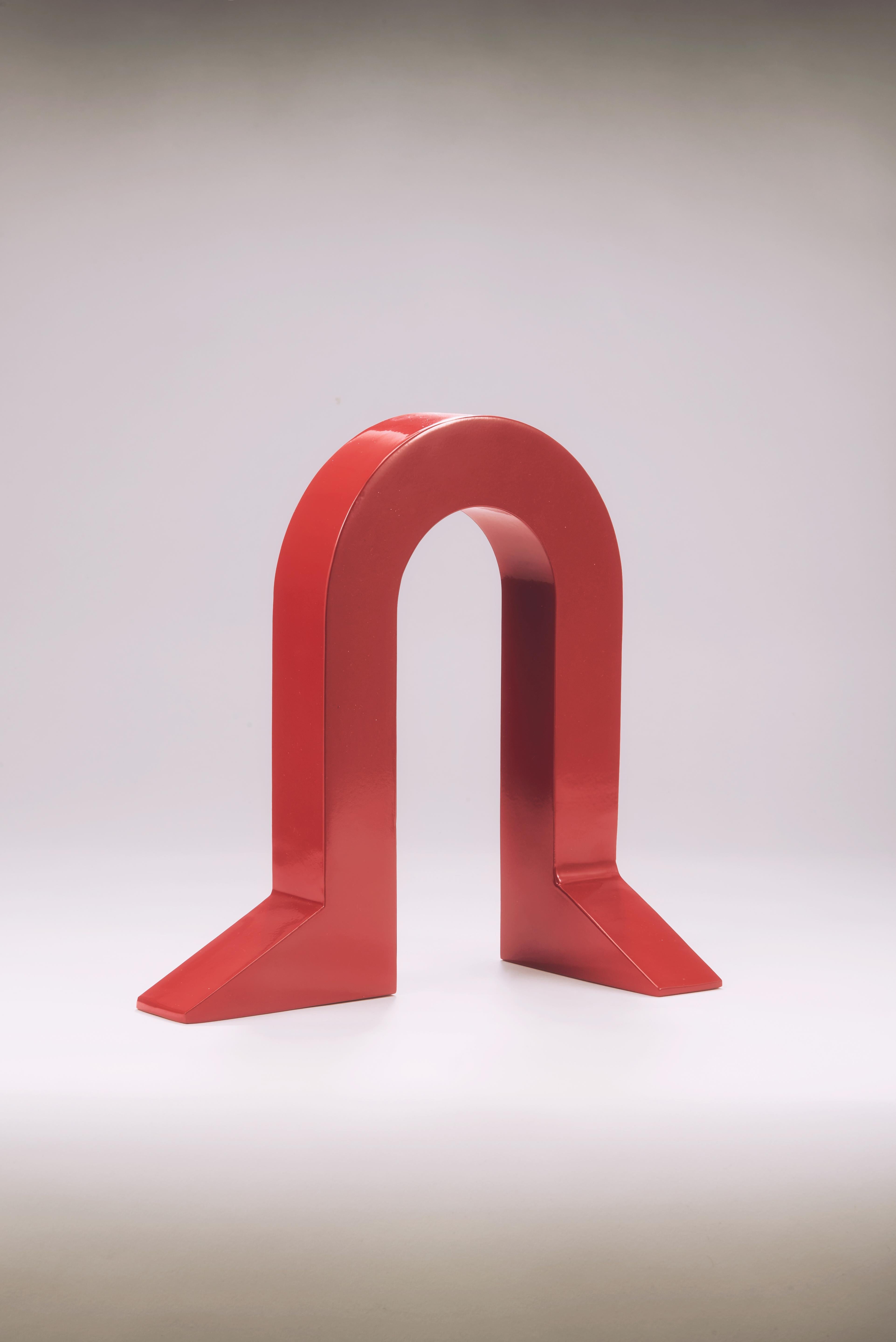 Fermaporta Fermo di Rampinelli Edizioni
Progettato da Martinelli Venezia
Dimensioni: P 11,5 x L 30 x H 25,5 cm,
Materiali: Metallo.

MARTINELLI VENEZIA
Fermo è un fermaporta in metallo, caratterizzato da una giocosa forma antropomorfa, sapientemente