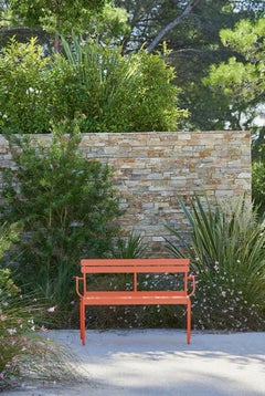 Fermob - Luxembourg 2-Sitzer Gartenbank mit Armlehnen - Tiefblau