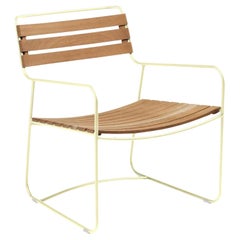 Fermob - SURPRISING Fauteuil bas en teck - Frosted Lemon