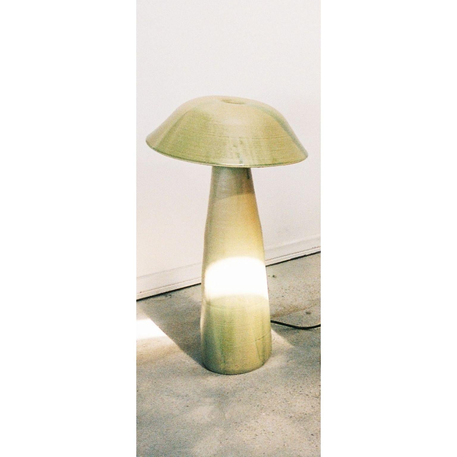 Américain Lampe champignon moyenne en satin verni vert fougère de Nick Pourfard en vente