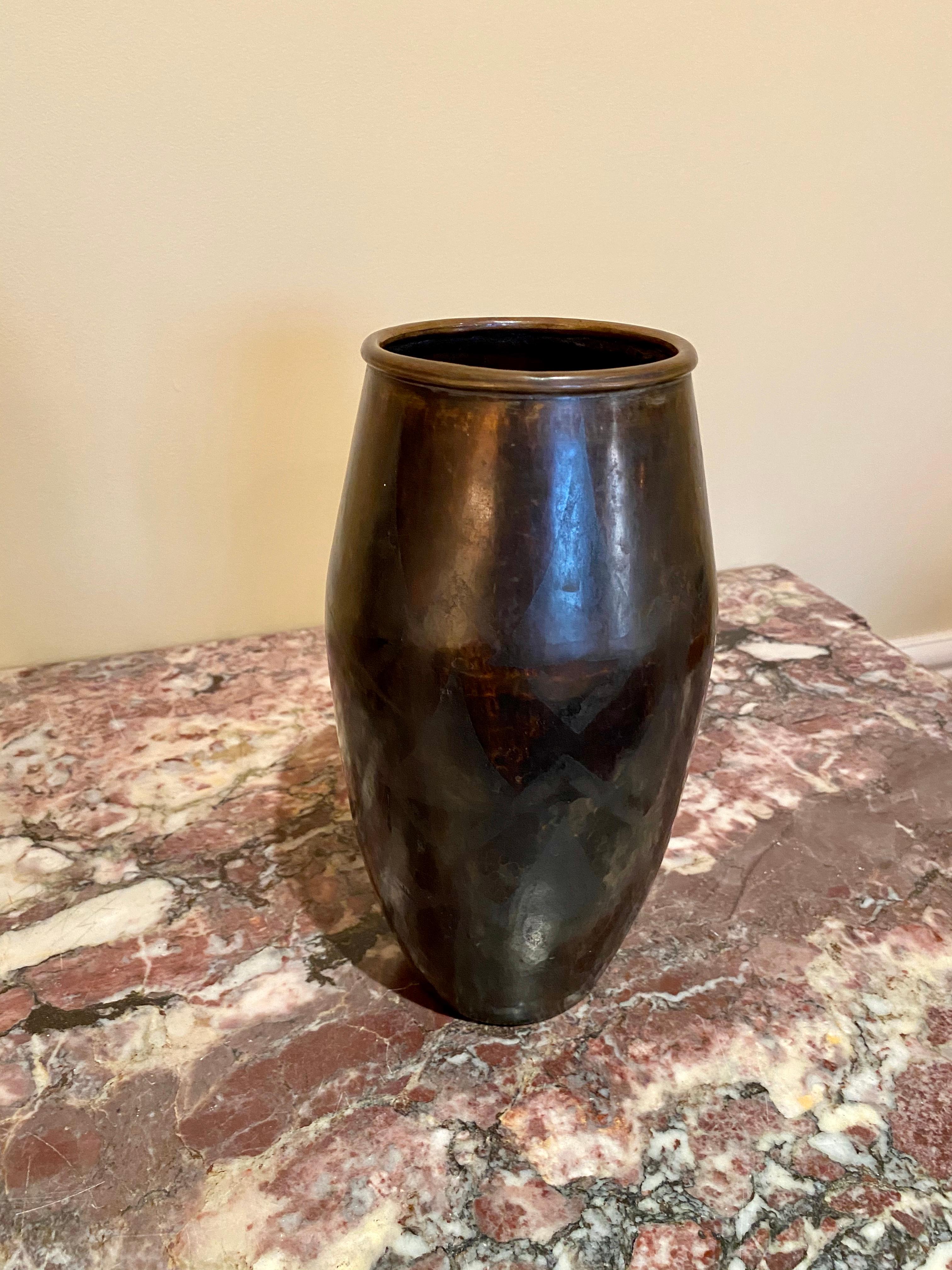 Fernand GRANGE, Large Ovoid Vase In Dinanderie, Brass and Copper, 20th Century For Sale 9