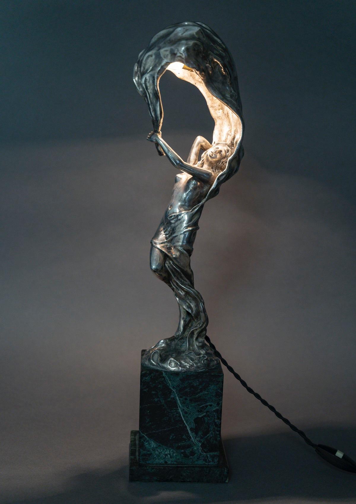 Fernand Ouillon-Carrère (1879-1959) Lámpara Loïe Fuller A Veilleuse de bronce, c.1900 Art Nouveau en venta