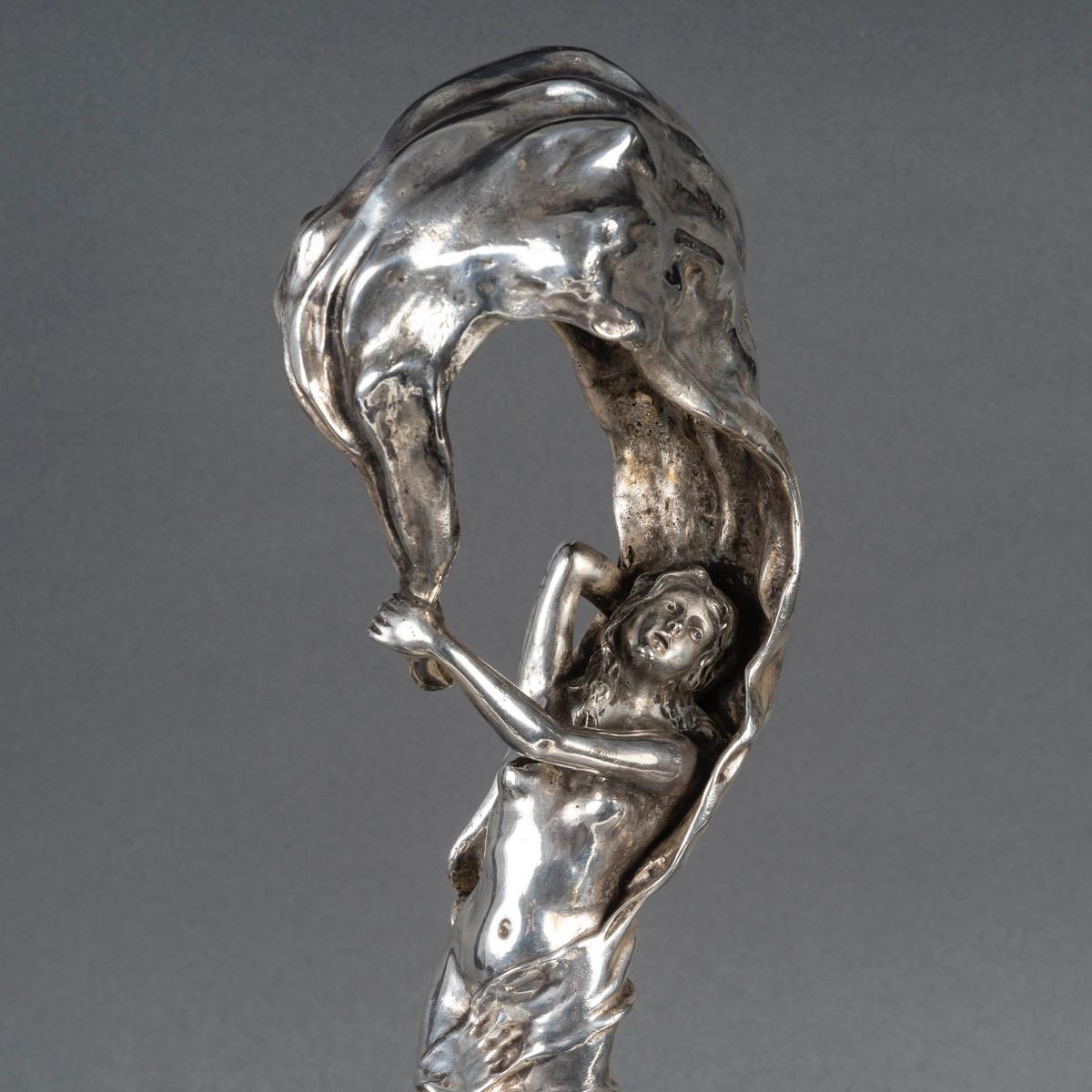 Fernand Ouillon-Carrère (1879-1959) Lámpara Loïe Fuller A Veilleuse de bronce, c.1900 Bronce en venta