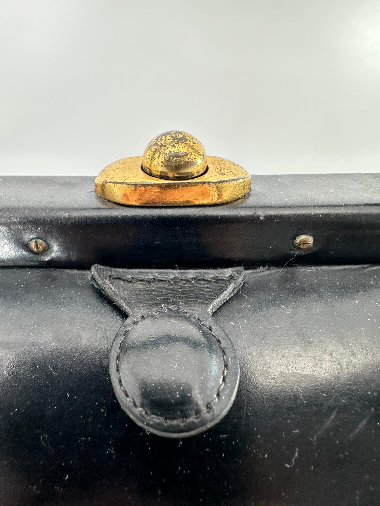 Fernande DesGranges Paris Chocolate Brown Leather GH Watch & Chain Handbag 1950s en vente 3