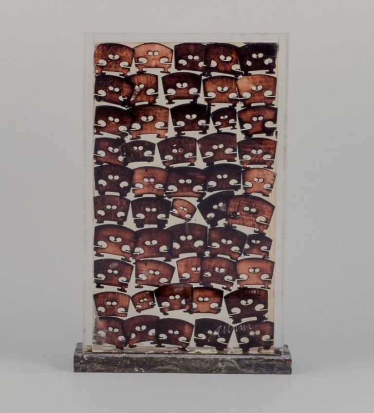 Américain Arman Fernandez Arman (1928-2005). Accumulation de ponts de violon en bois brûlé en résine en vente