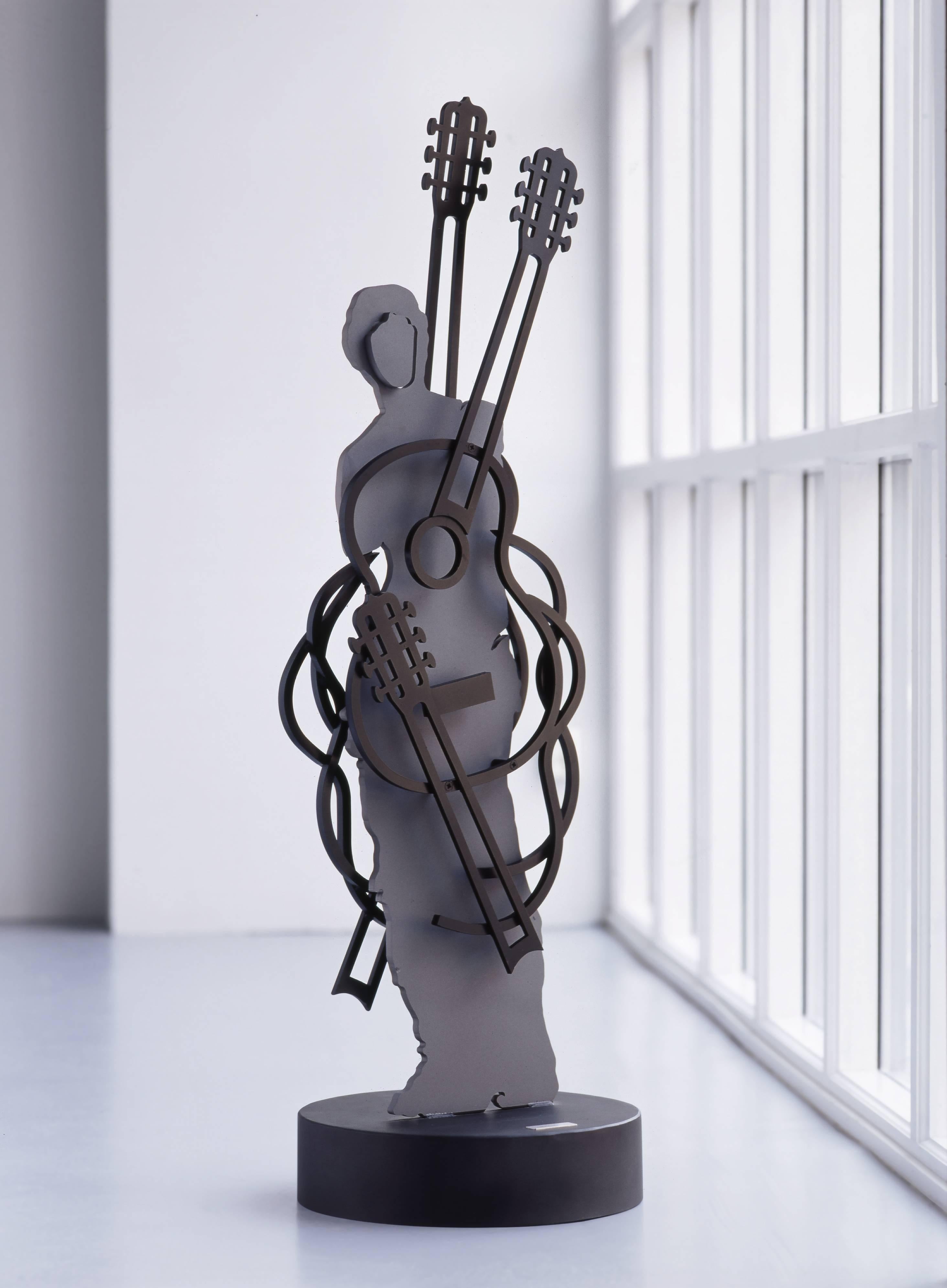 Fernandez Arman Figurative Sculpture - Venus à cordes