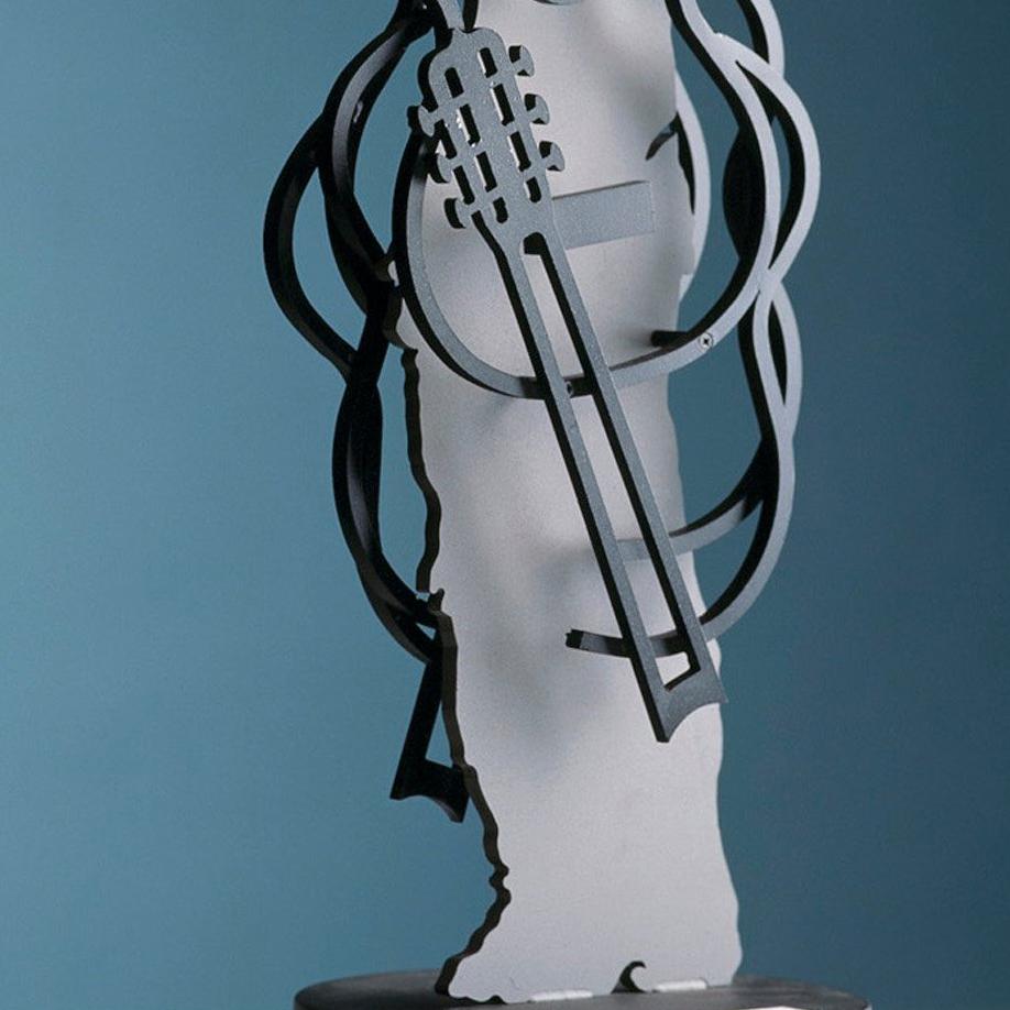 Venus à cordes. - Blue Figurative Sculpture by Fernandez Arman