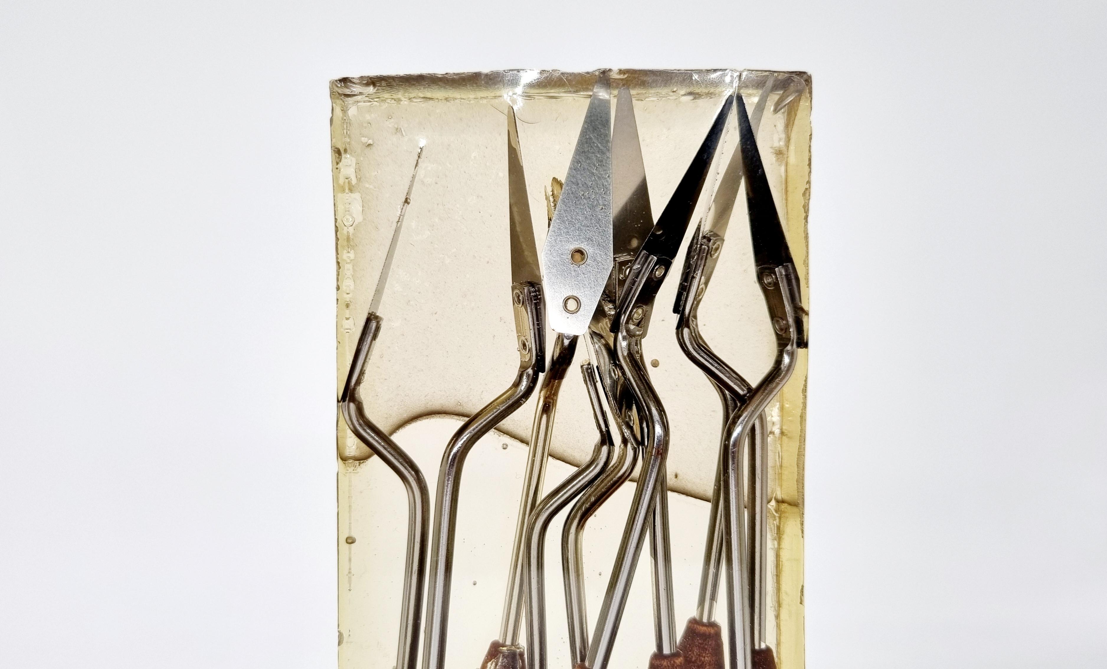 FERNANDEZ ARMAN - From Paintbox 1970 Accumulation of resin trowels In Good Condition For Sale In Vigevano, PV