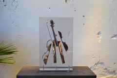 Fernandez Arman, Sculpture de violon en bronze tranché en plexiglas multicolore, 42/99