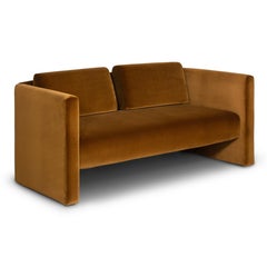 Contemporary geometric brushed brass COM Fernandine sofa by InsidherLand
