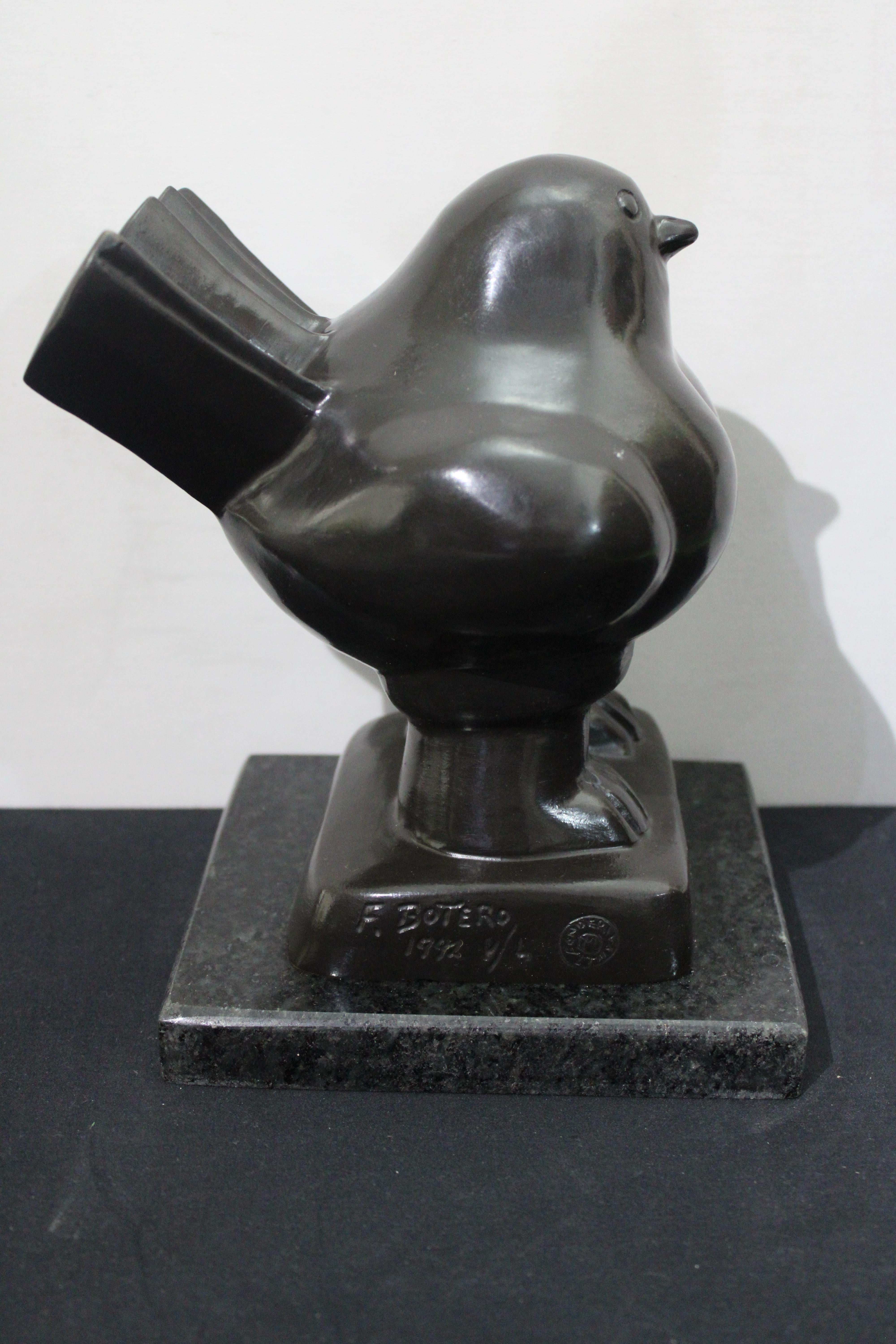 Escultura de bronce de Botero  Pájaro en venta 3