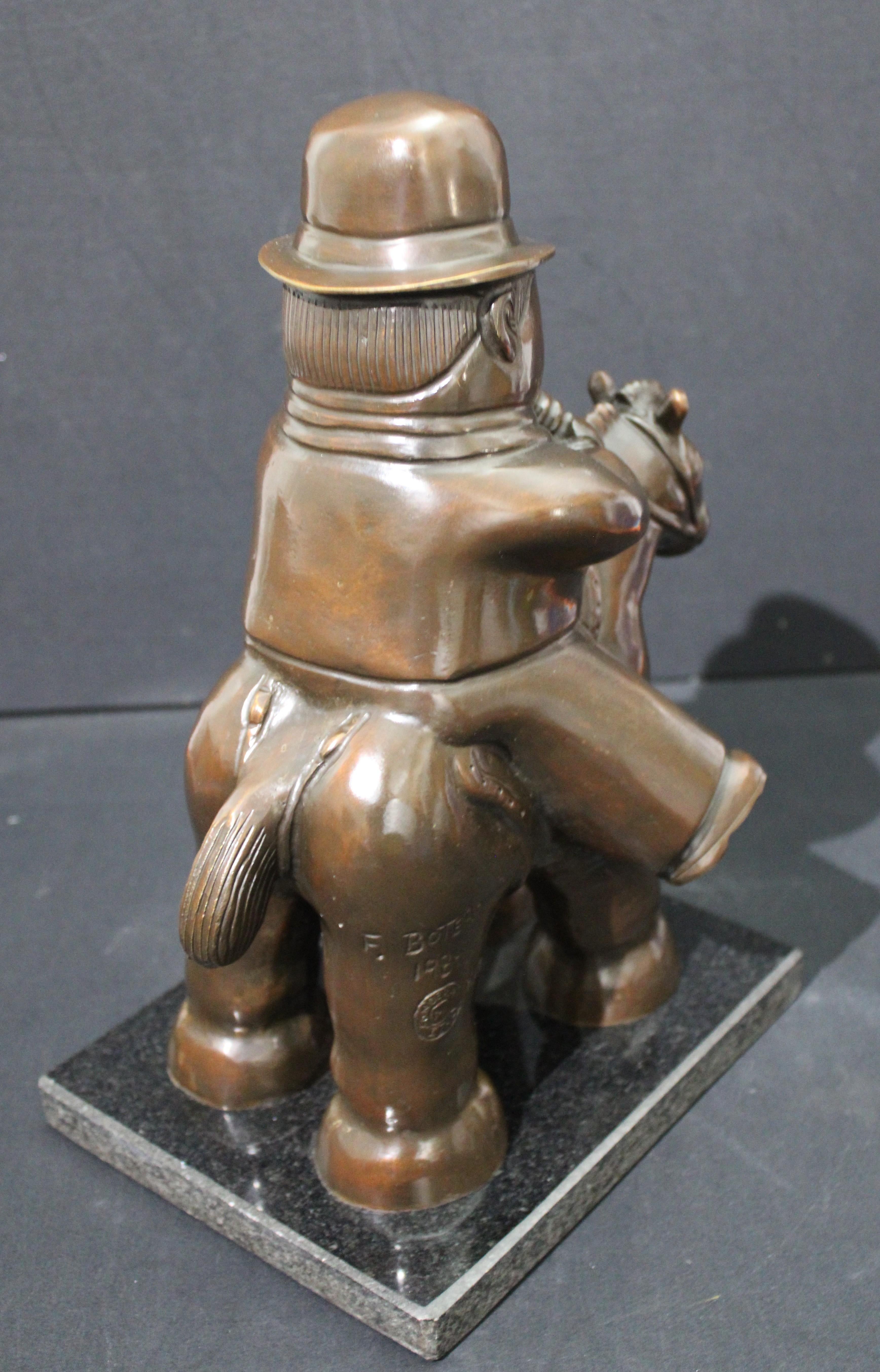 Sculpture en bronze d'après Botero  Man à cheval en vente 4