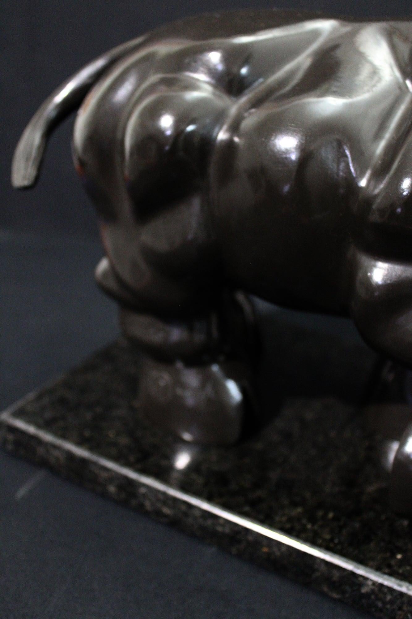 After Botero - Bull Bronze Sculpture en vente 7