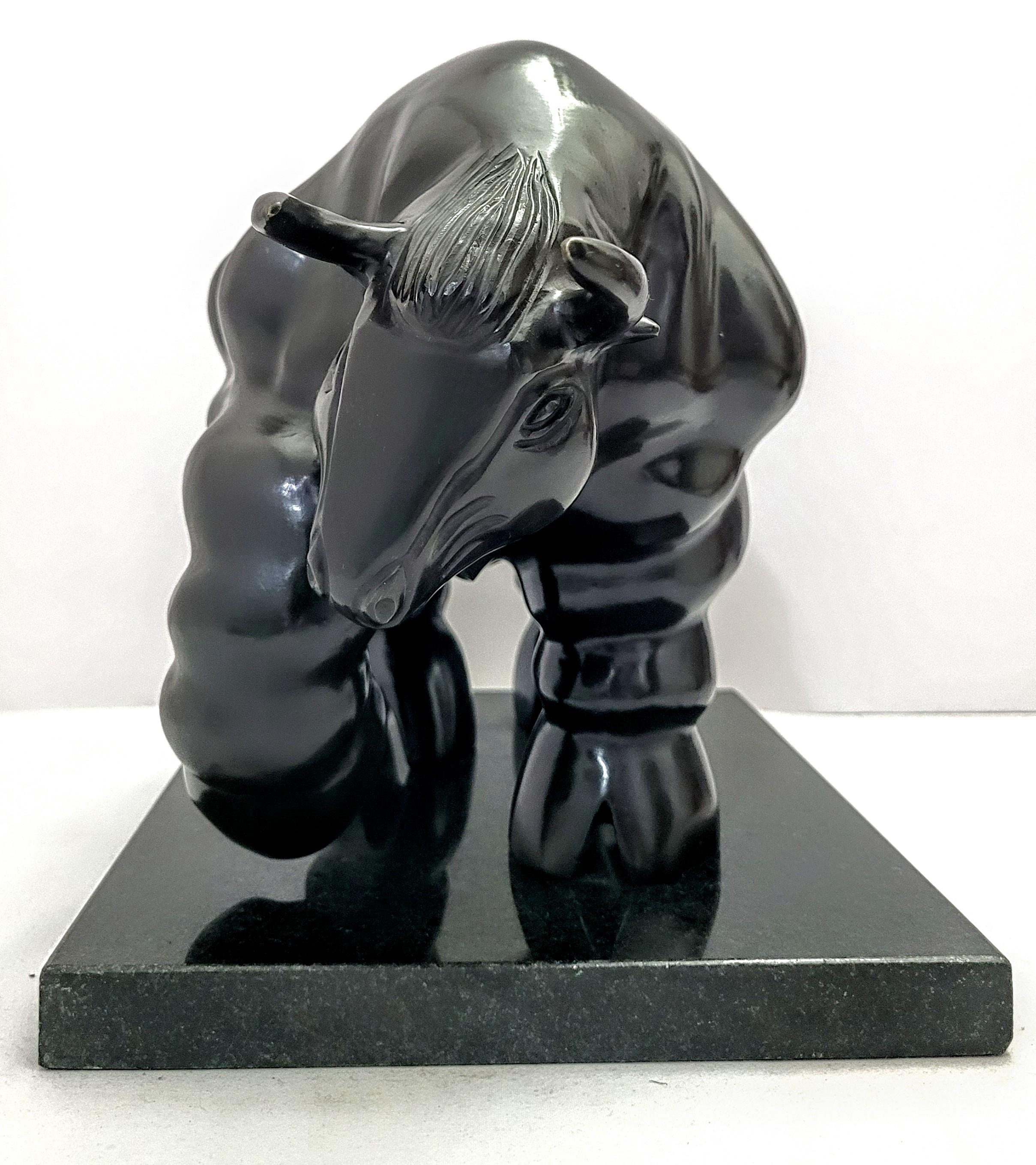 Nach Botero – Stier-Bronze-Skulptur – Sculpture von Fernando Botero