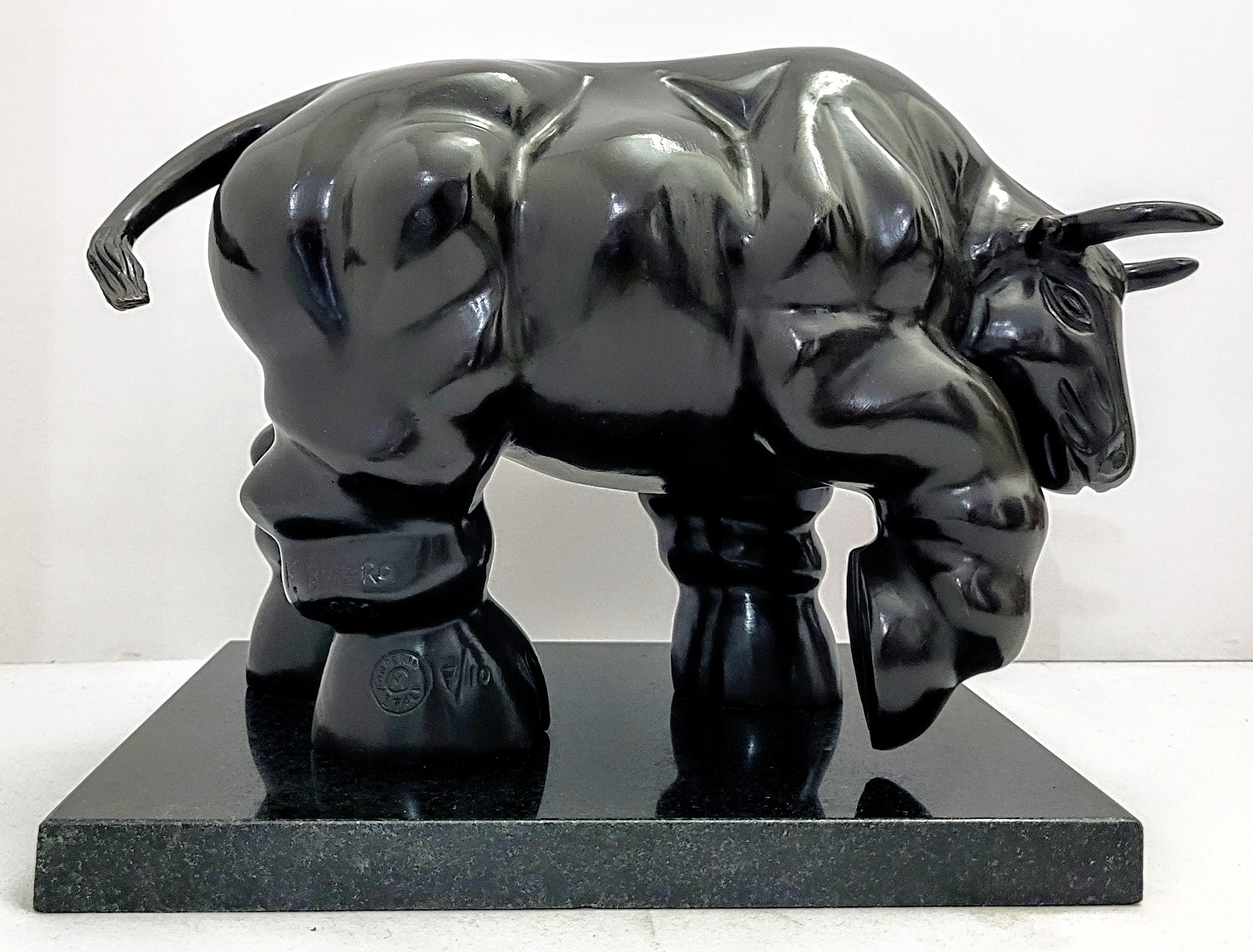 D'après Botero - Sculpture en bronze de taureau