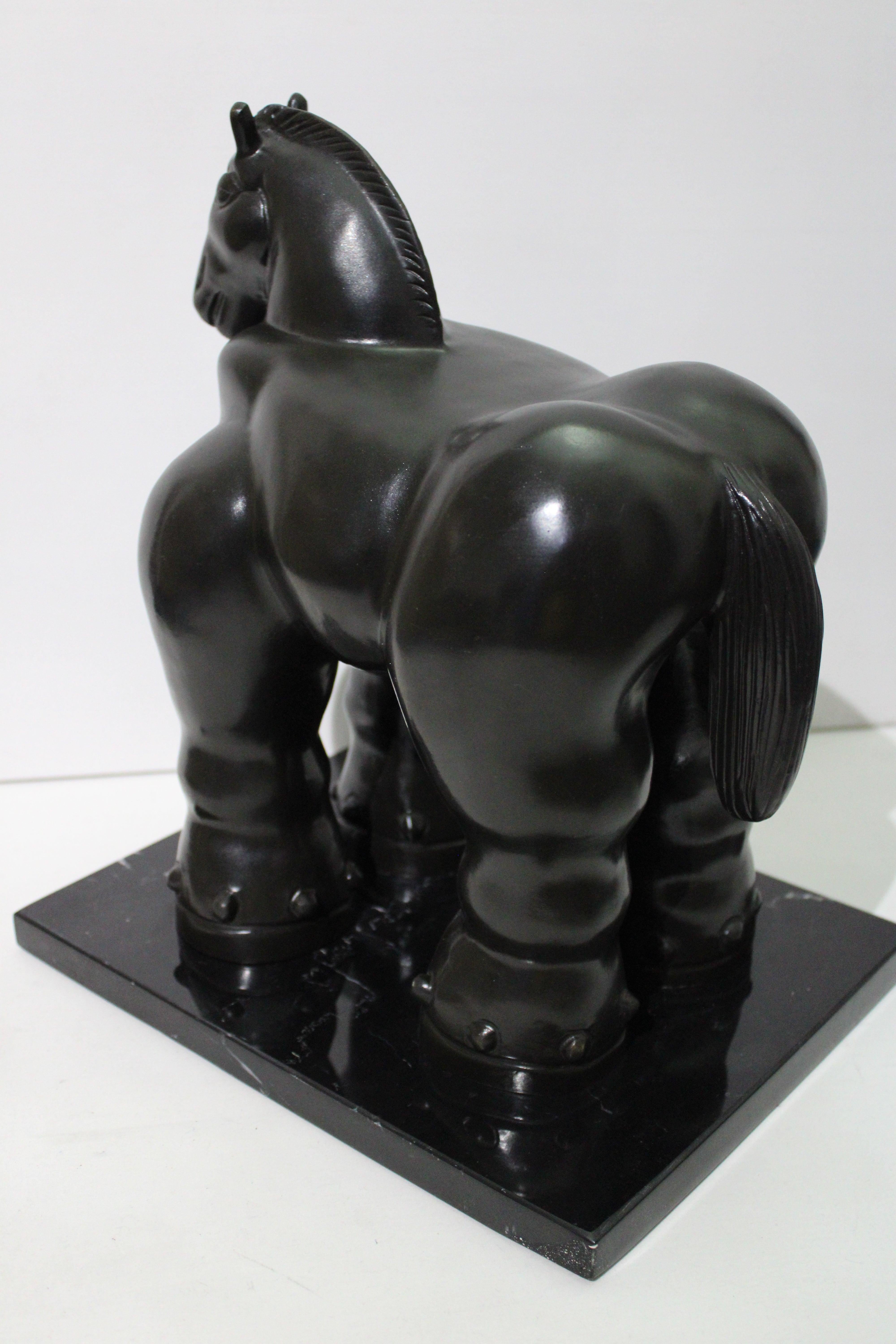 Nach Botero – Pferd, Bronzeskulptur 4