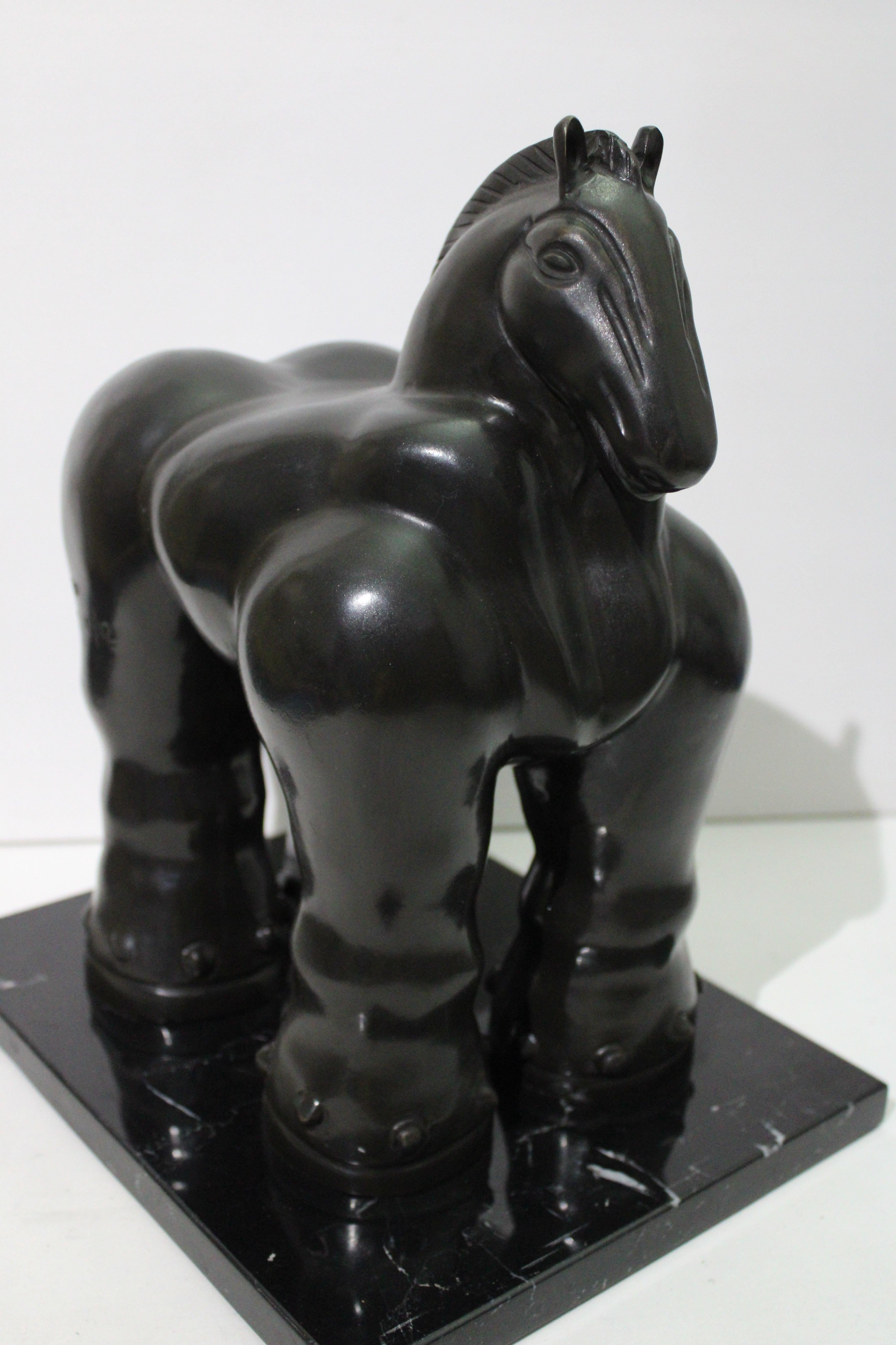 Después de Botero - Escultura de Bronce Caballo en venta 4