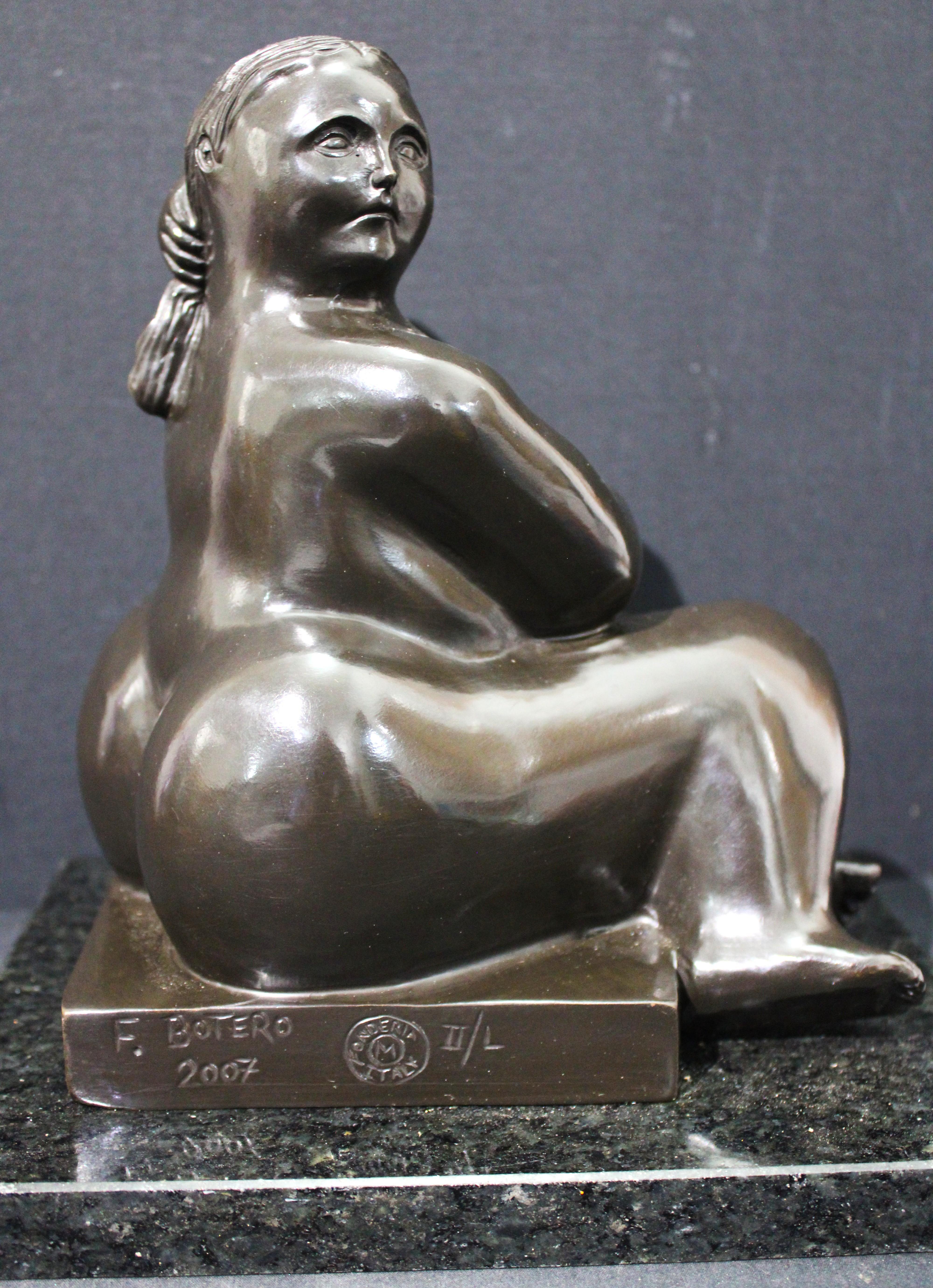 After Botero - Seated Nude Woman Bronze Sculpture en vente 7