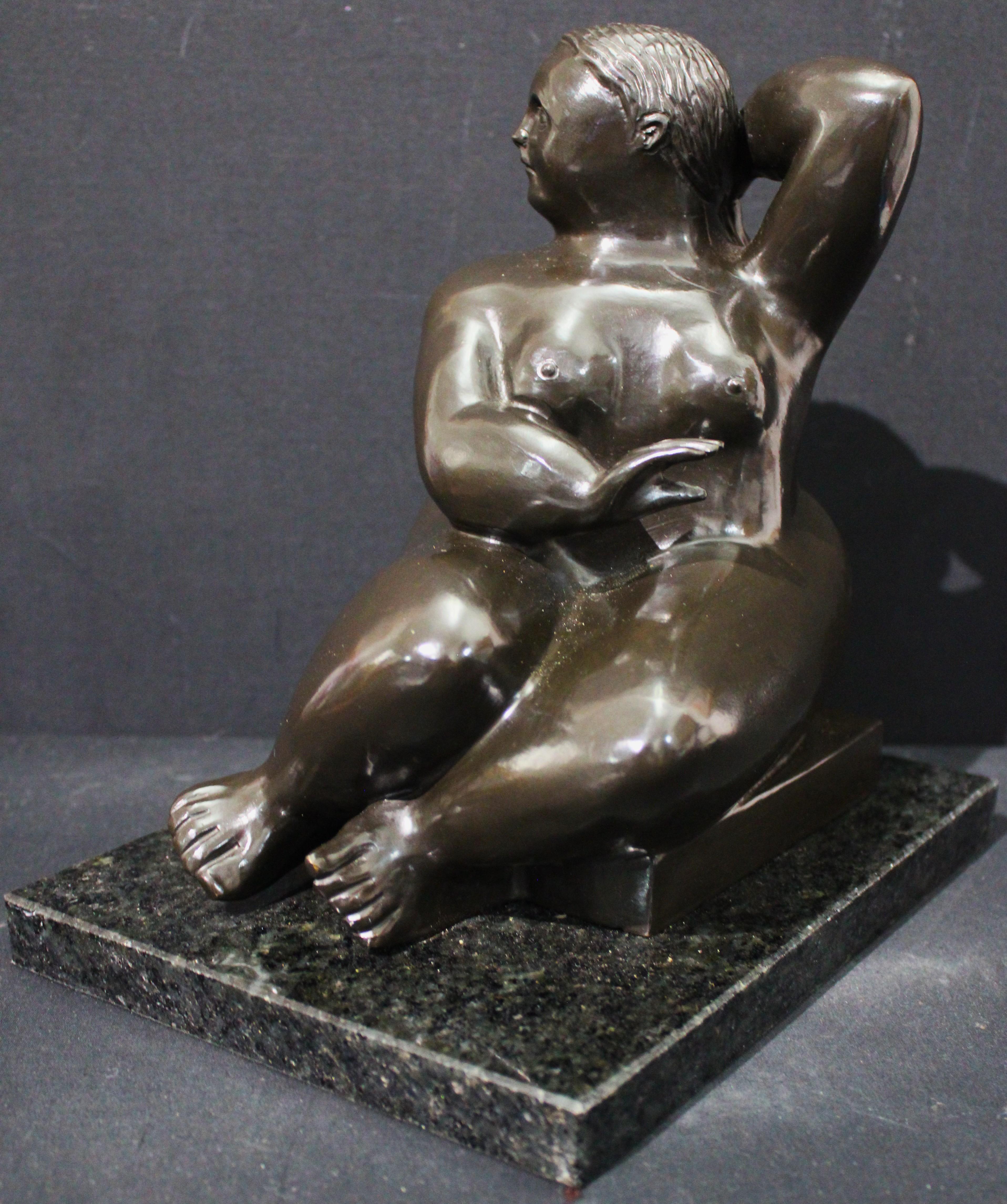 D'après Botero - Sculpture en bronze Femme nue assise 2