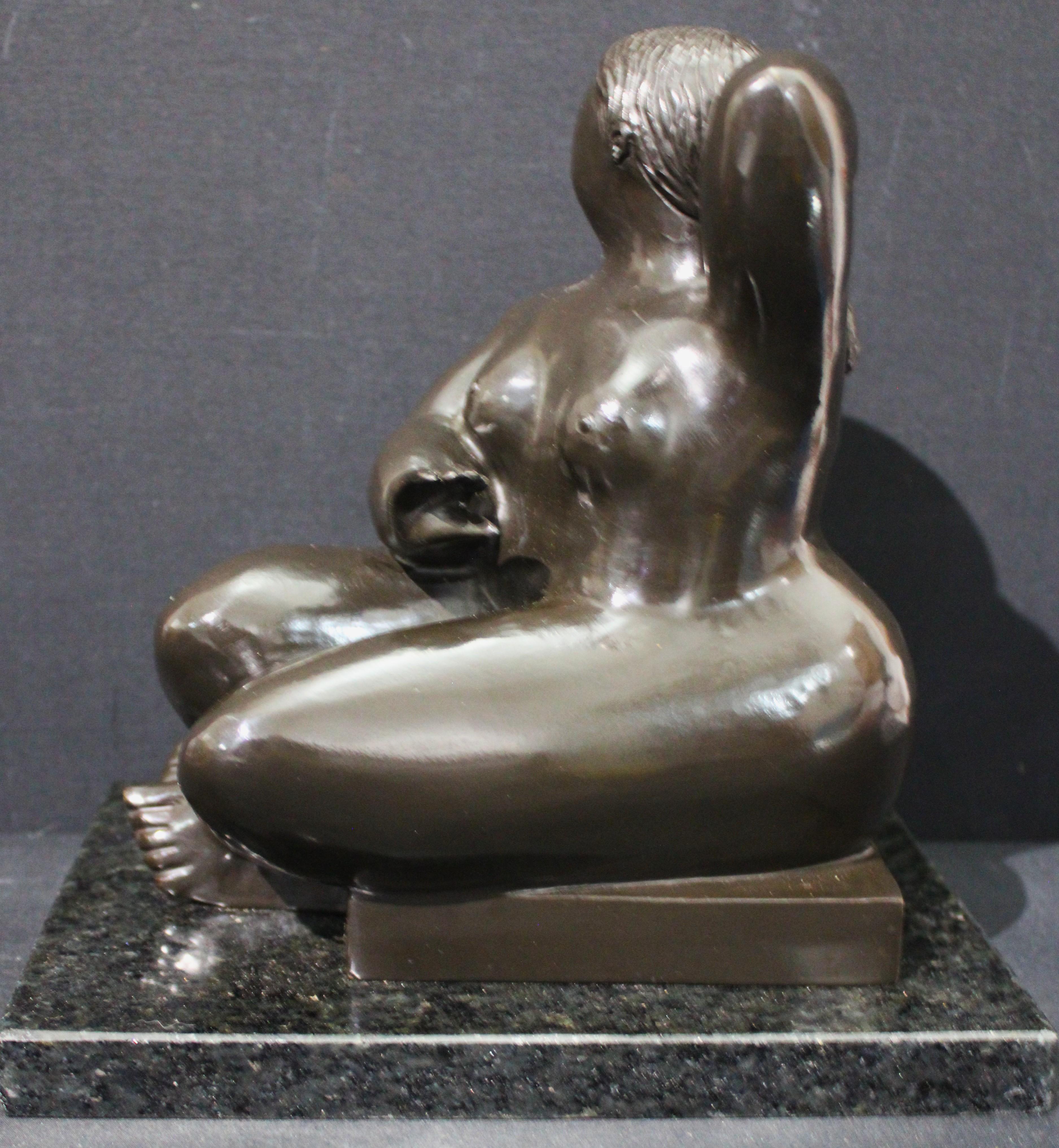 D'après Botero - Sculpture en bronze Femme nue assise 3